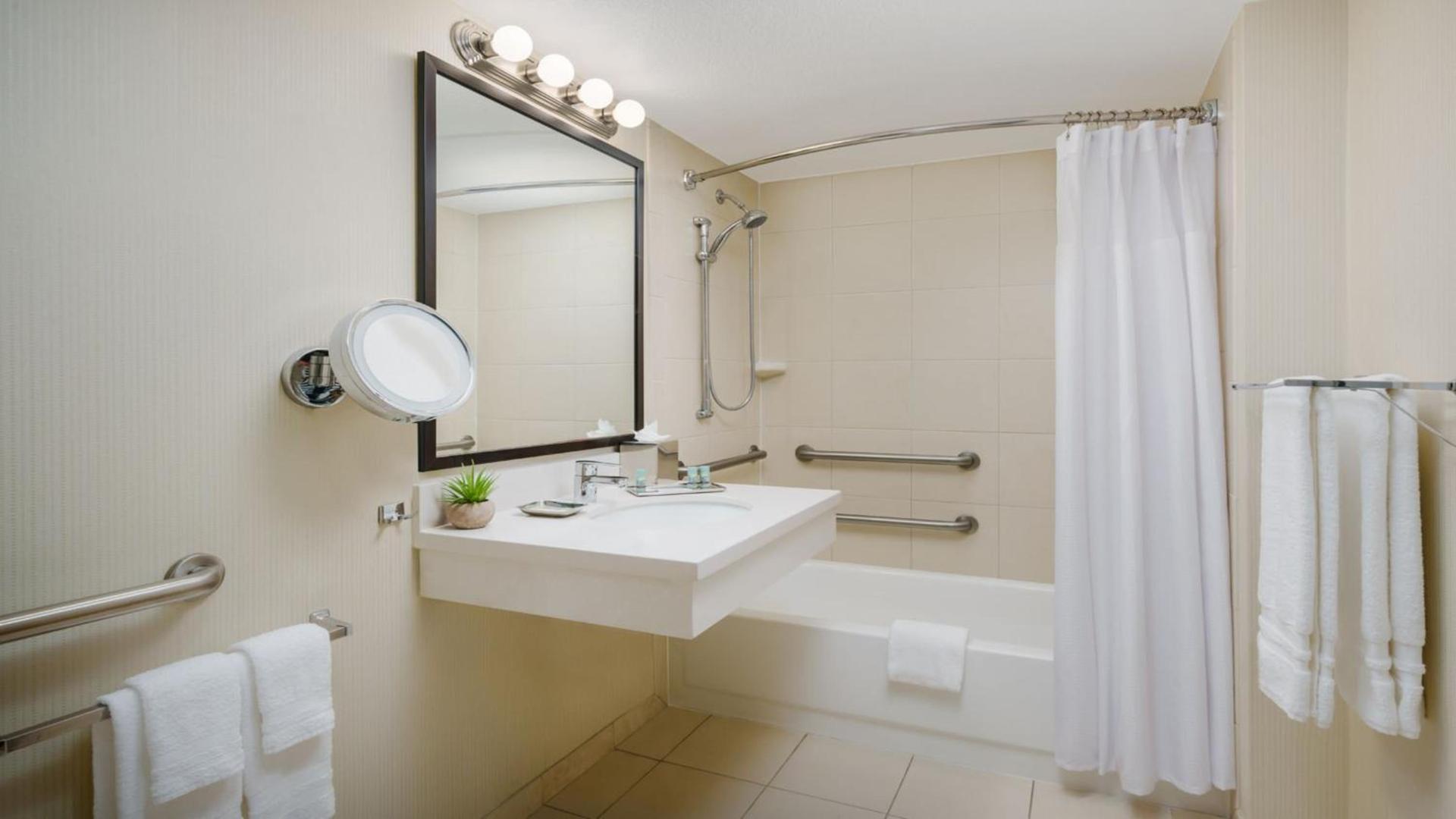 Crowne Plaza Phoenix Airport - PHX by IHG photo 67
