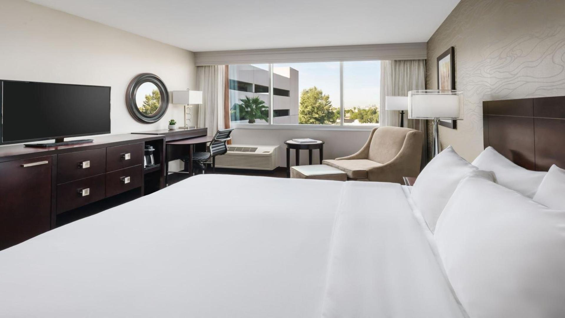 Crowne Plaza Phoenix Airport - PHX by IHG photo 35