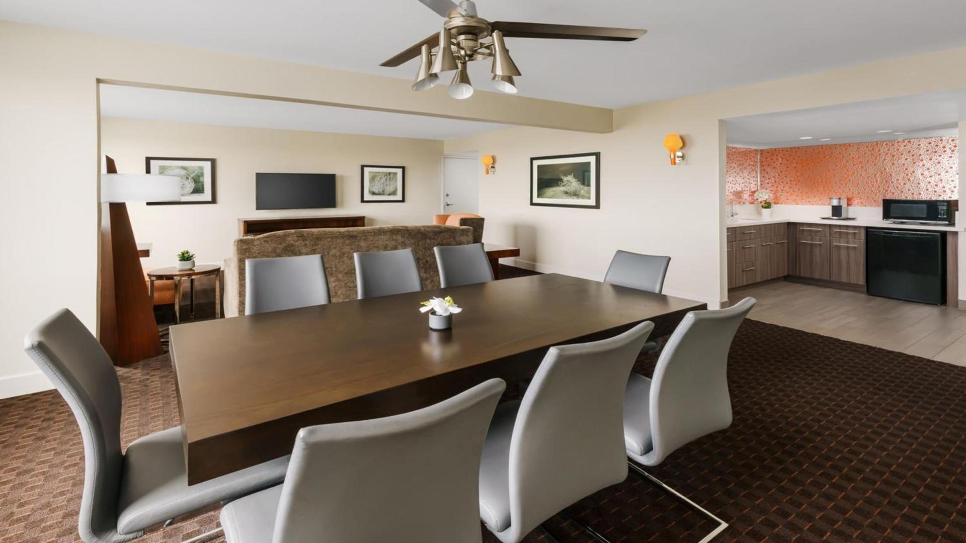 Crowne Plaza Phoenix Airport - PHX by IHG photo 92