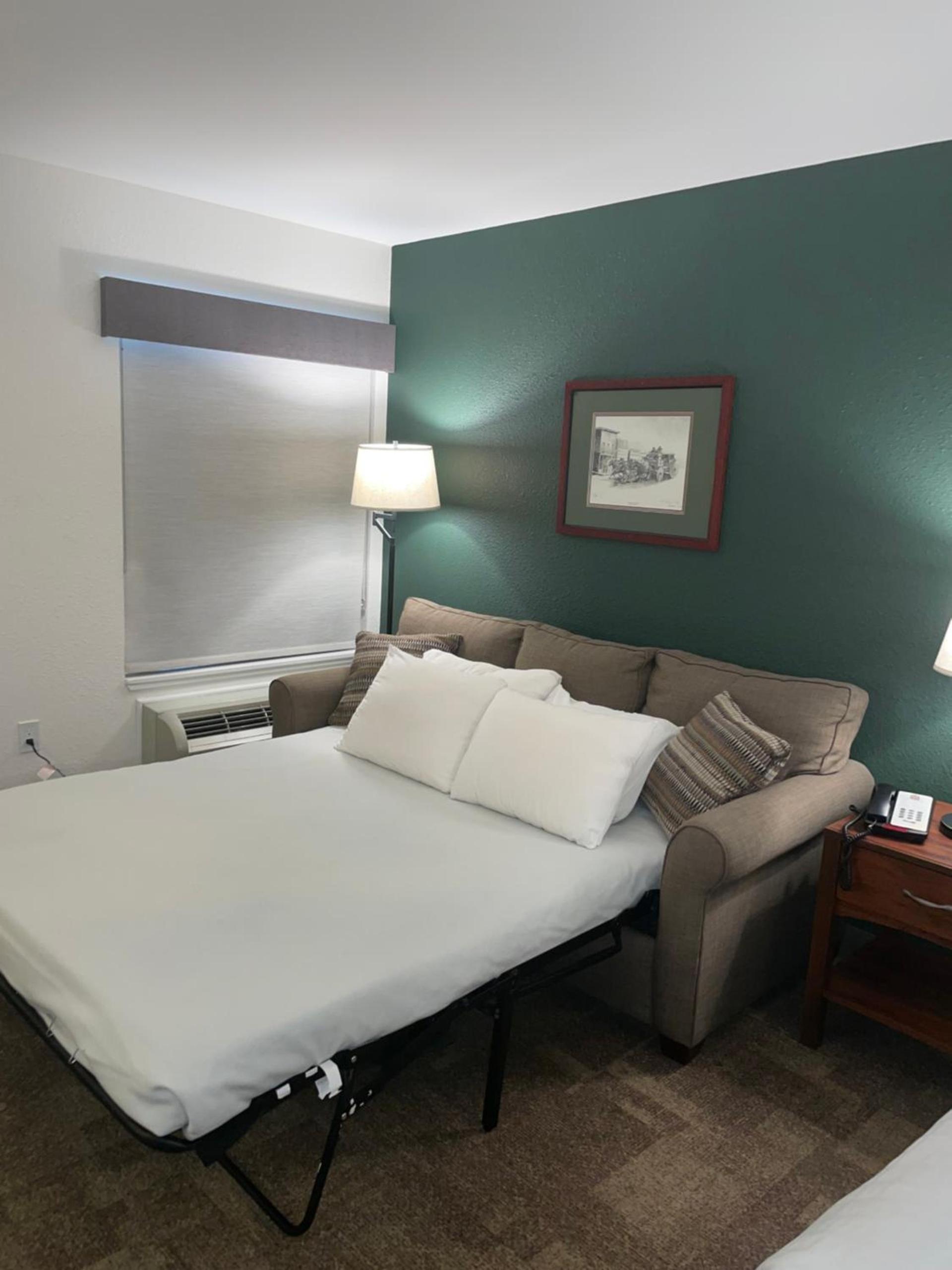 Boothill Inn and Suites photo 30
