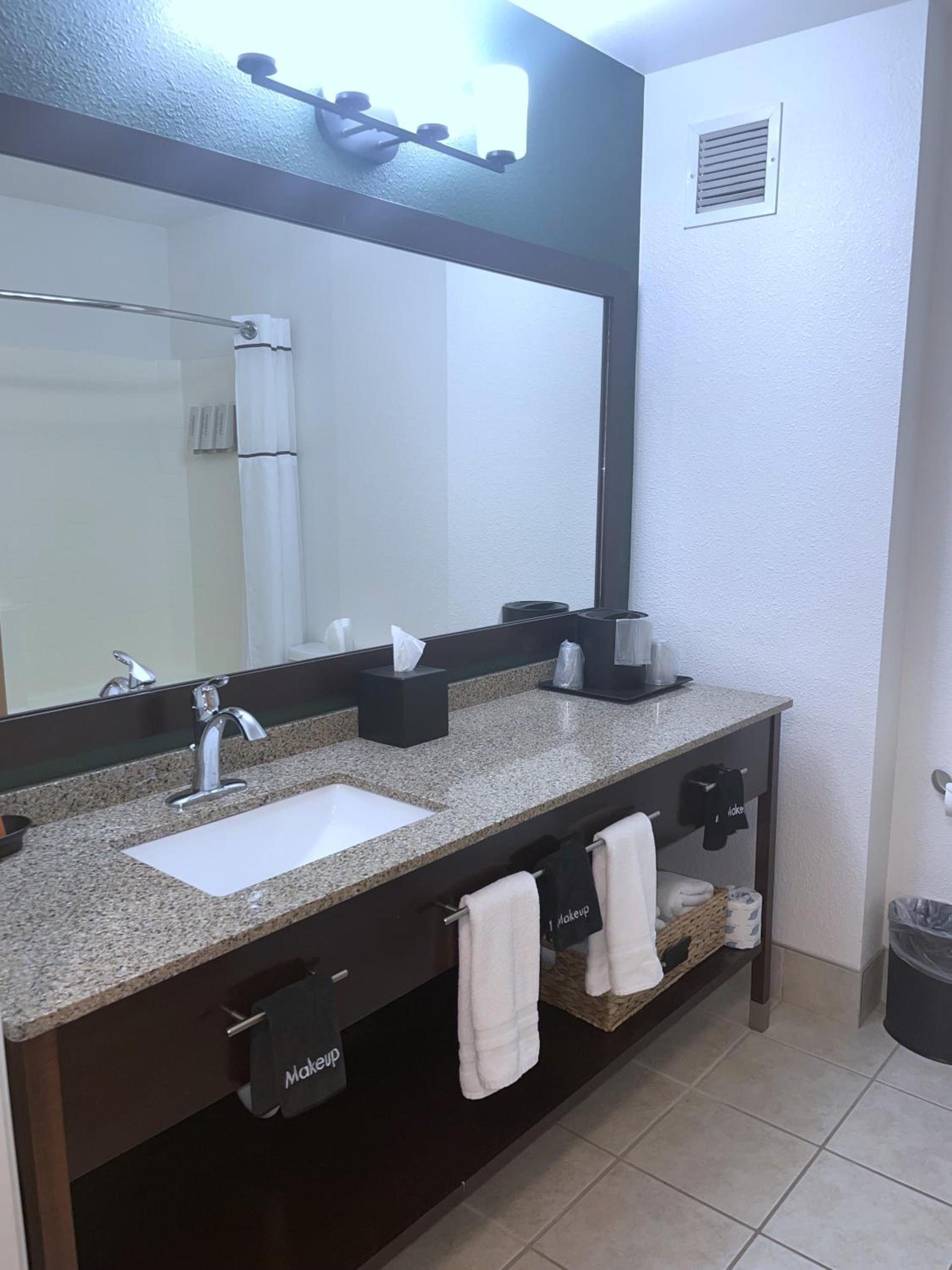 Boothill Inn and Suites photo 5