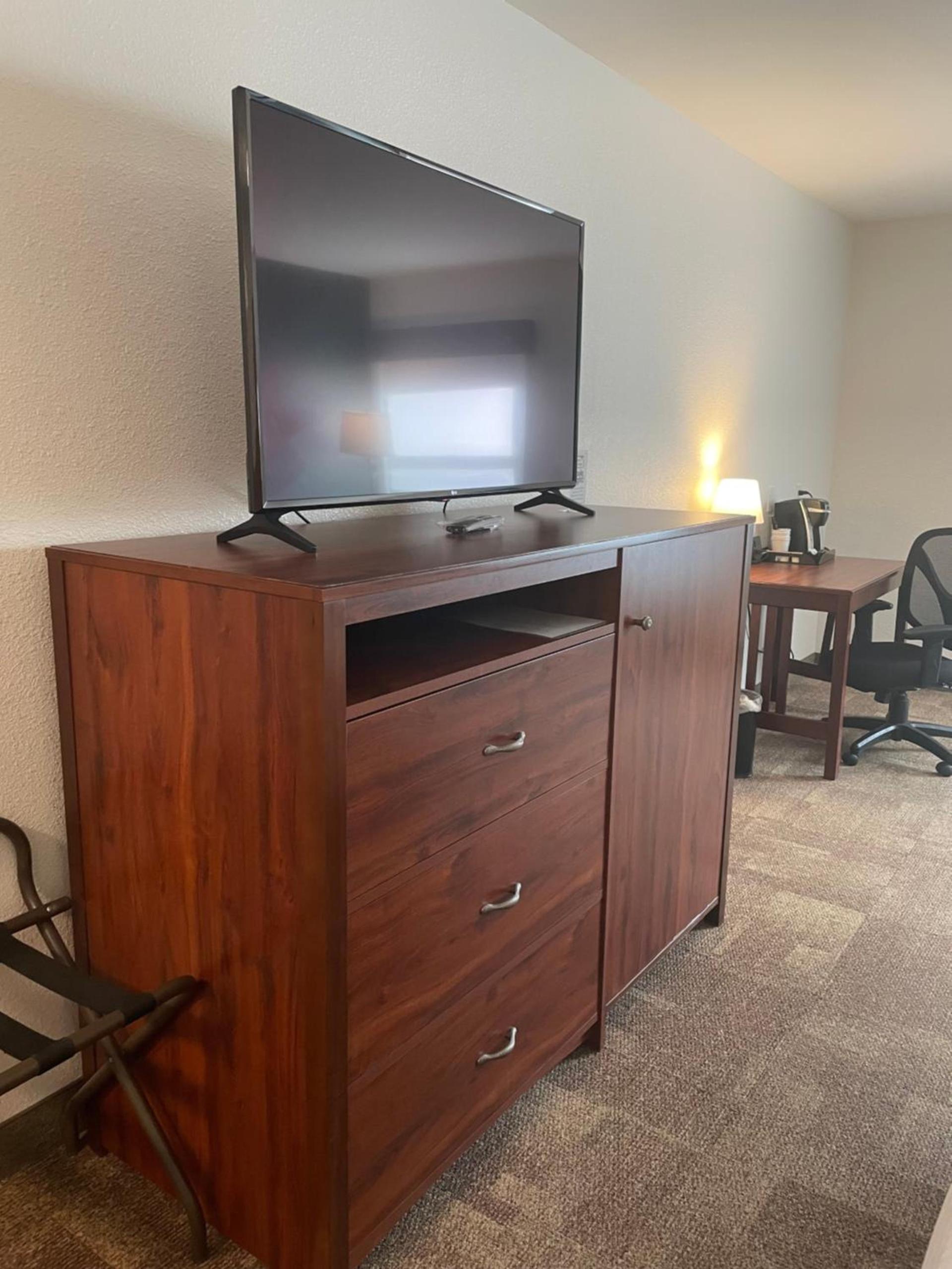 Boothill Inn and Suites photo 32