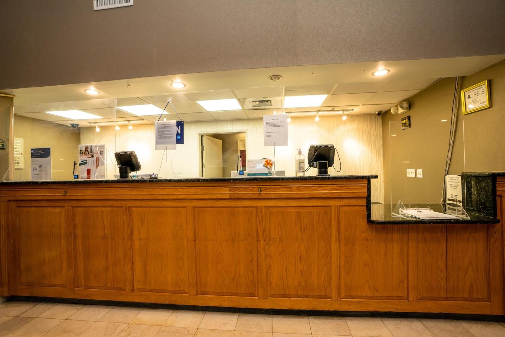 Econo Lodge photo 13