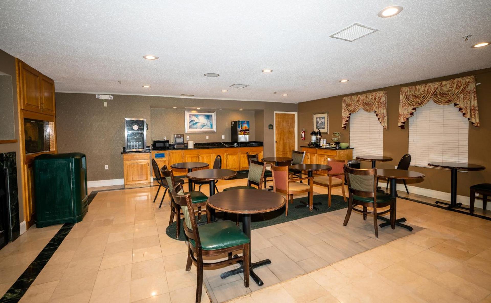 Econo Lodge photo 11