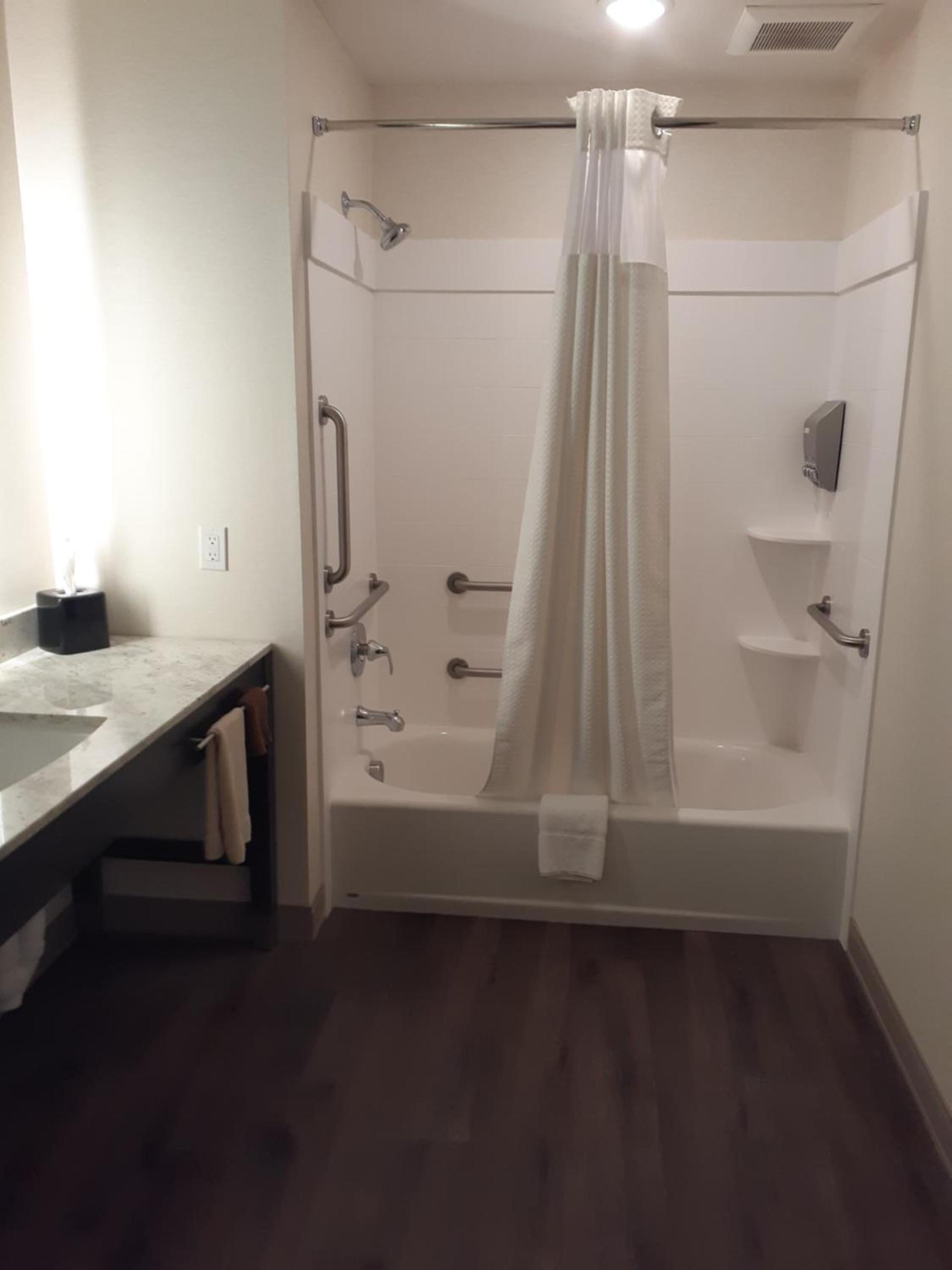 Simple Suites Boise Airport photo 32