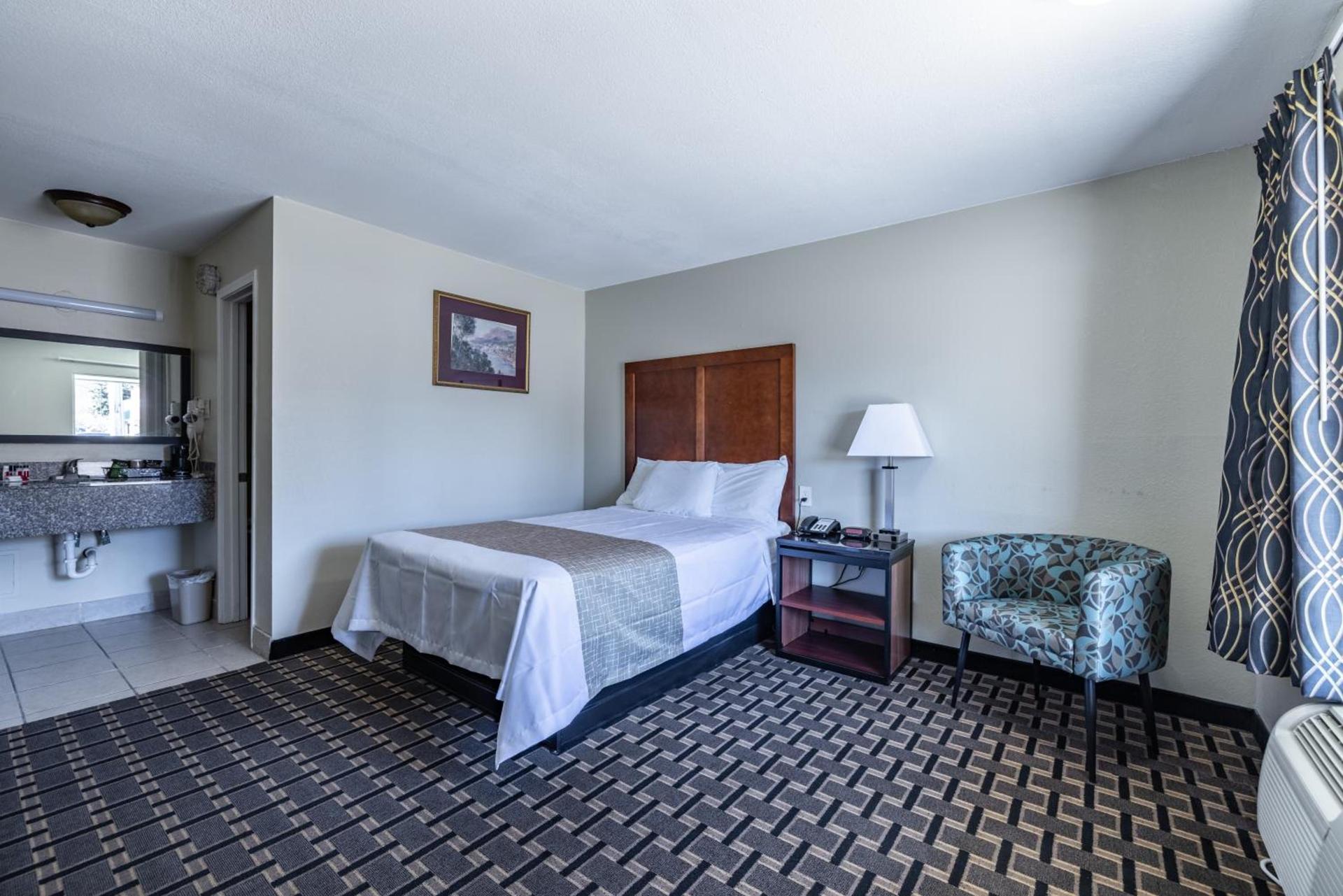 Travelodge by Wyndham Jackson I-40 Exit 82 photo 8