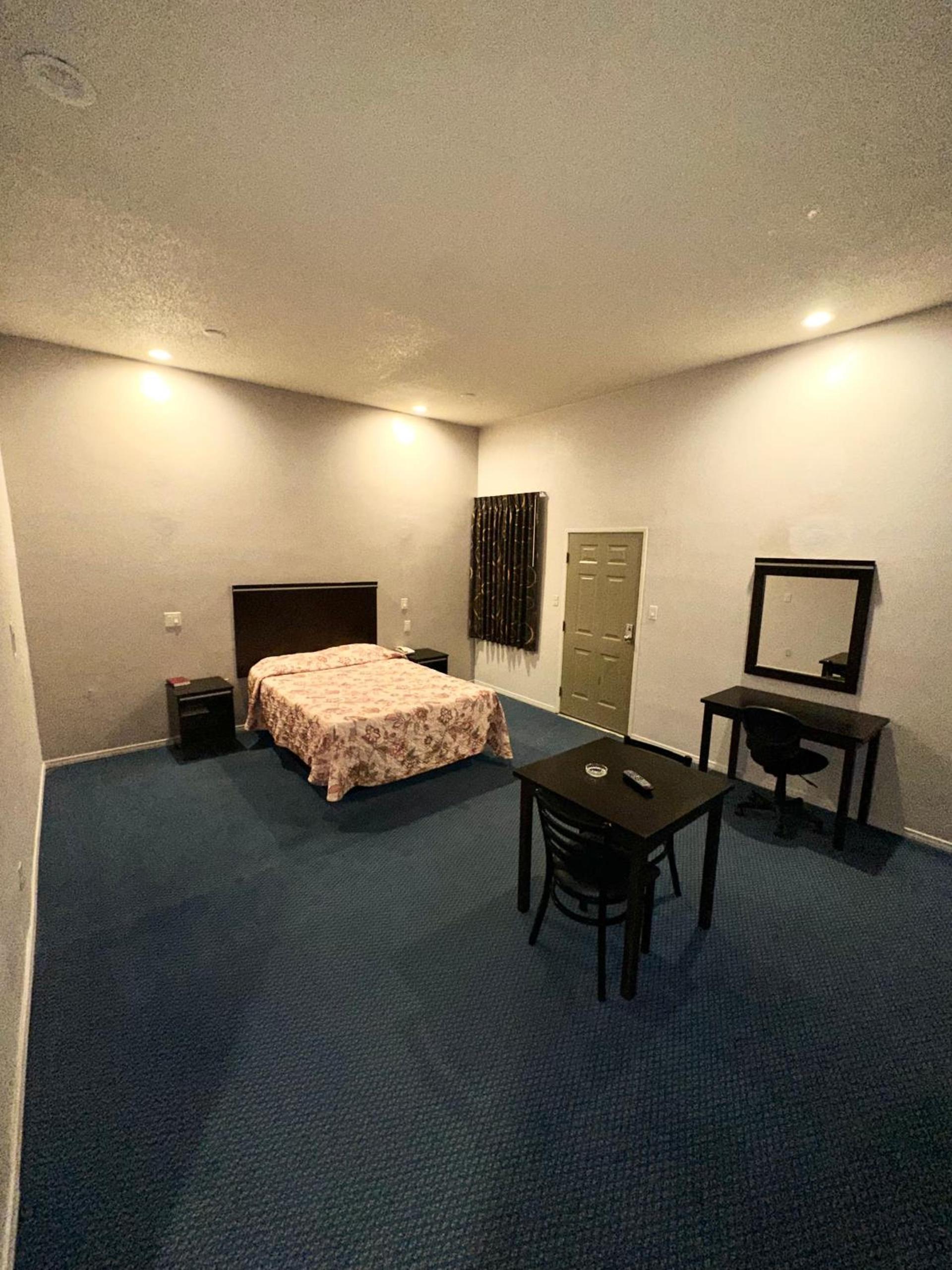 Tropic West Motel photo 6