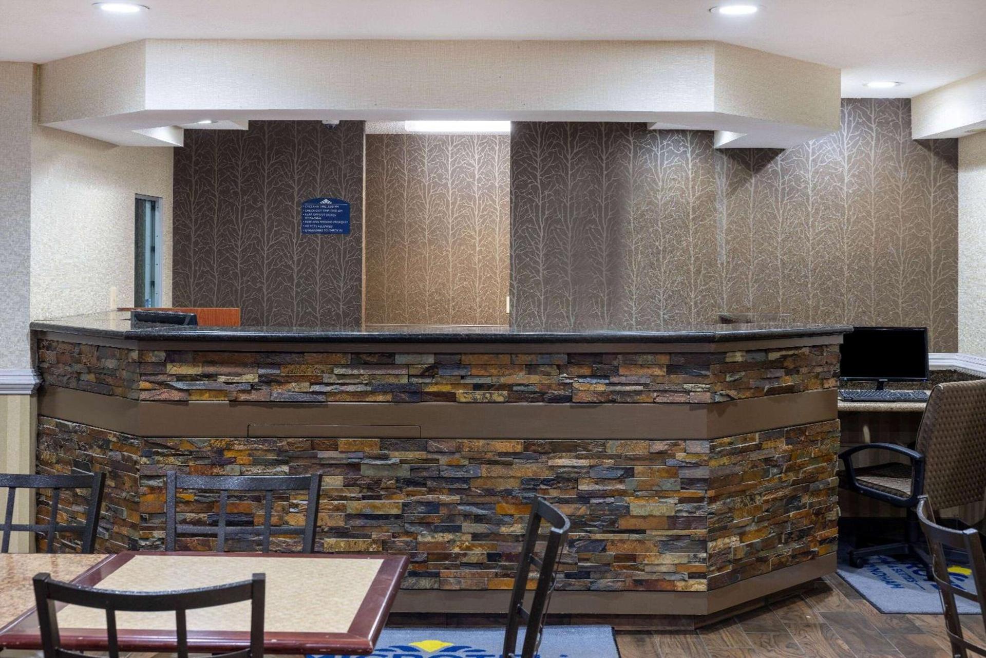 Microtel Inn and Suites - Salisbury photo 8