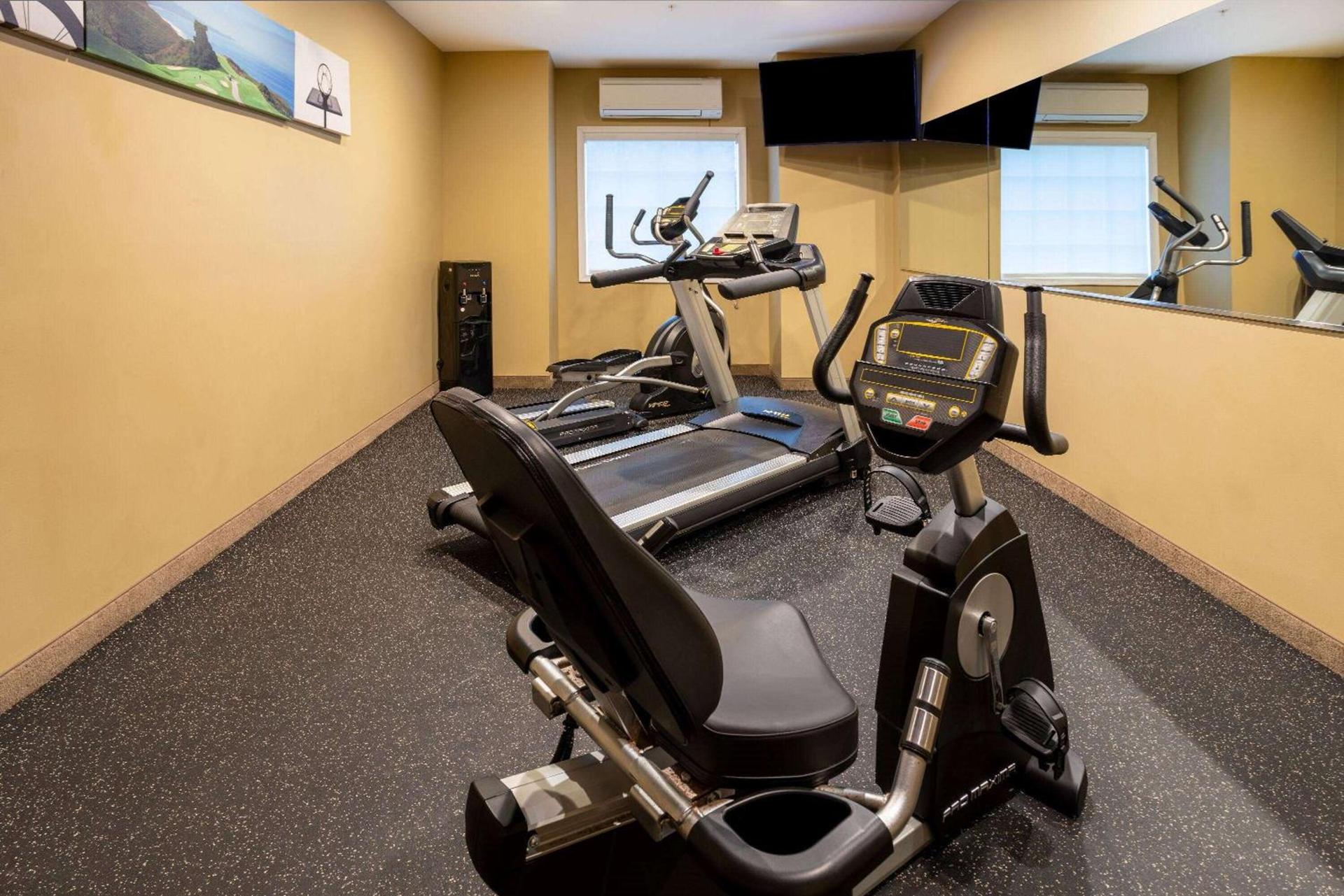 Microtel Inn and Suites - Salisbury photo 10