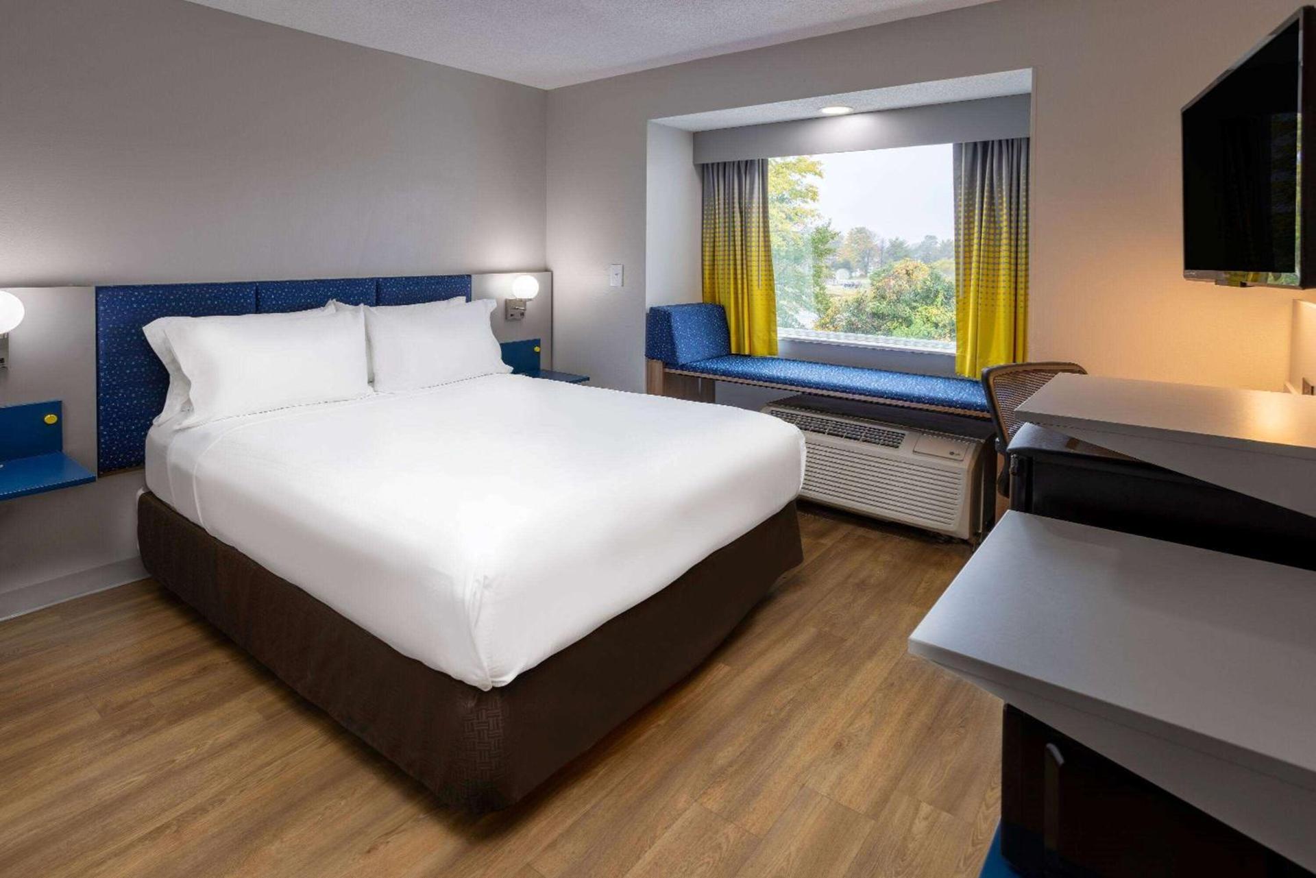 Microtel Inn and Suites - Salisbury photo 14
