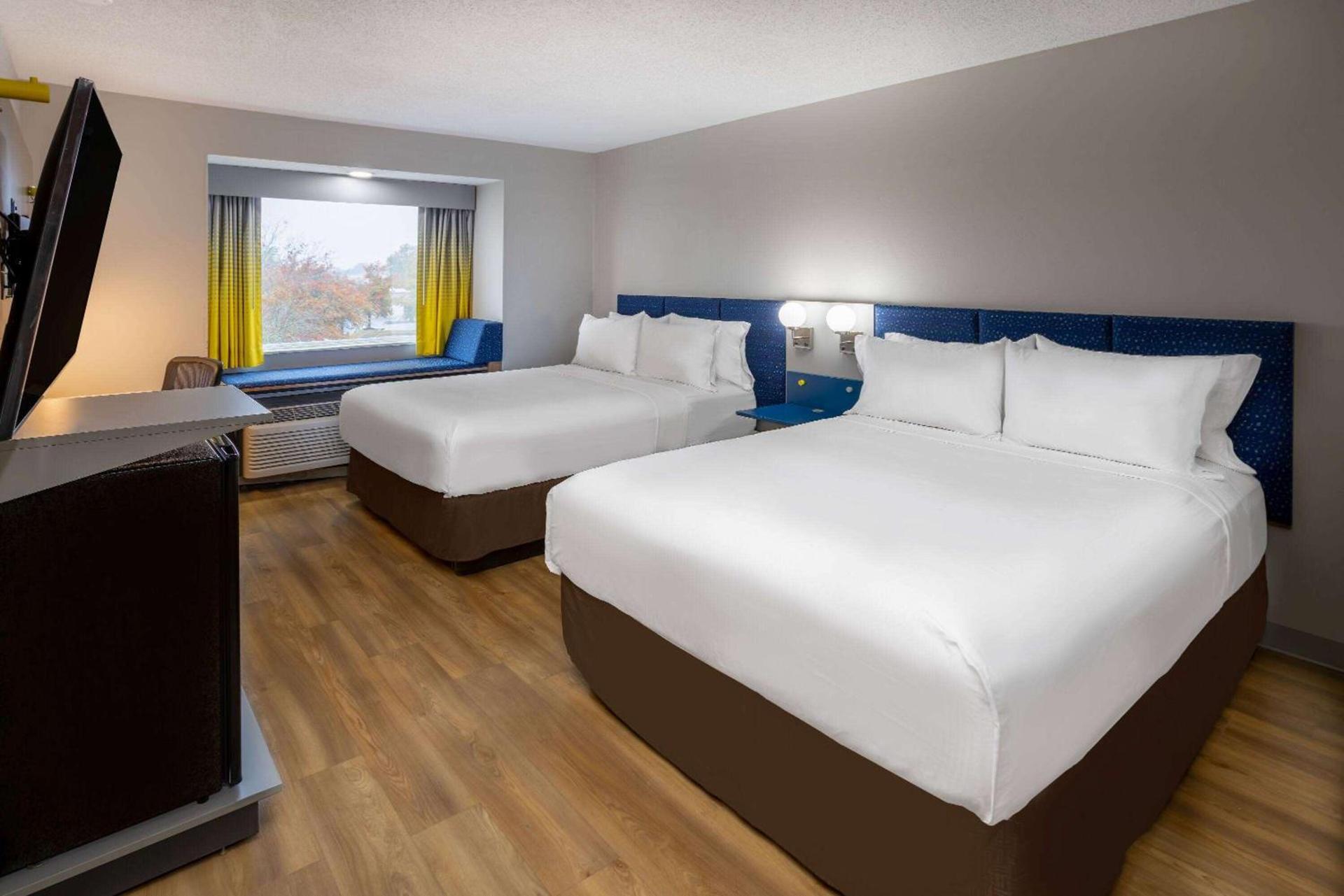 Microtel Inn and Suites - Salisbury photo 12