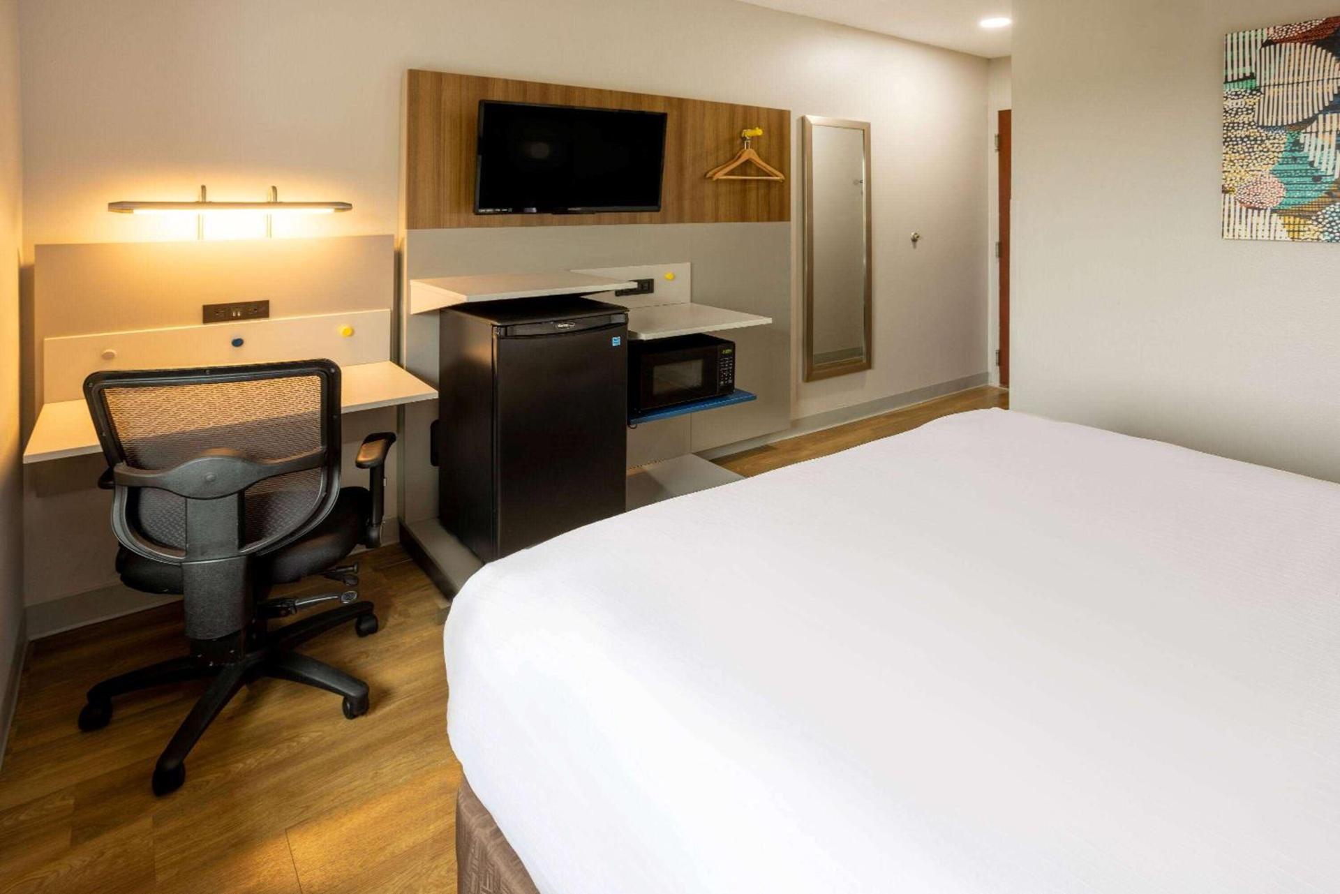 Microtel Inn and Suites - Salisbury photo 16