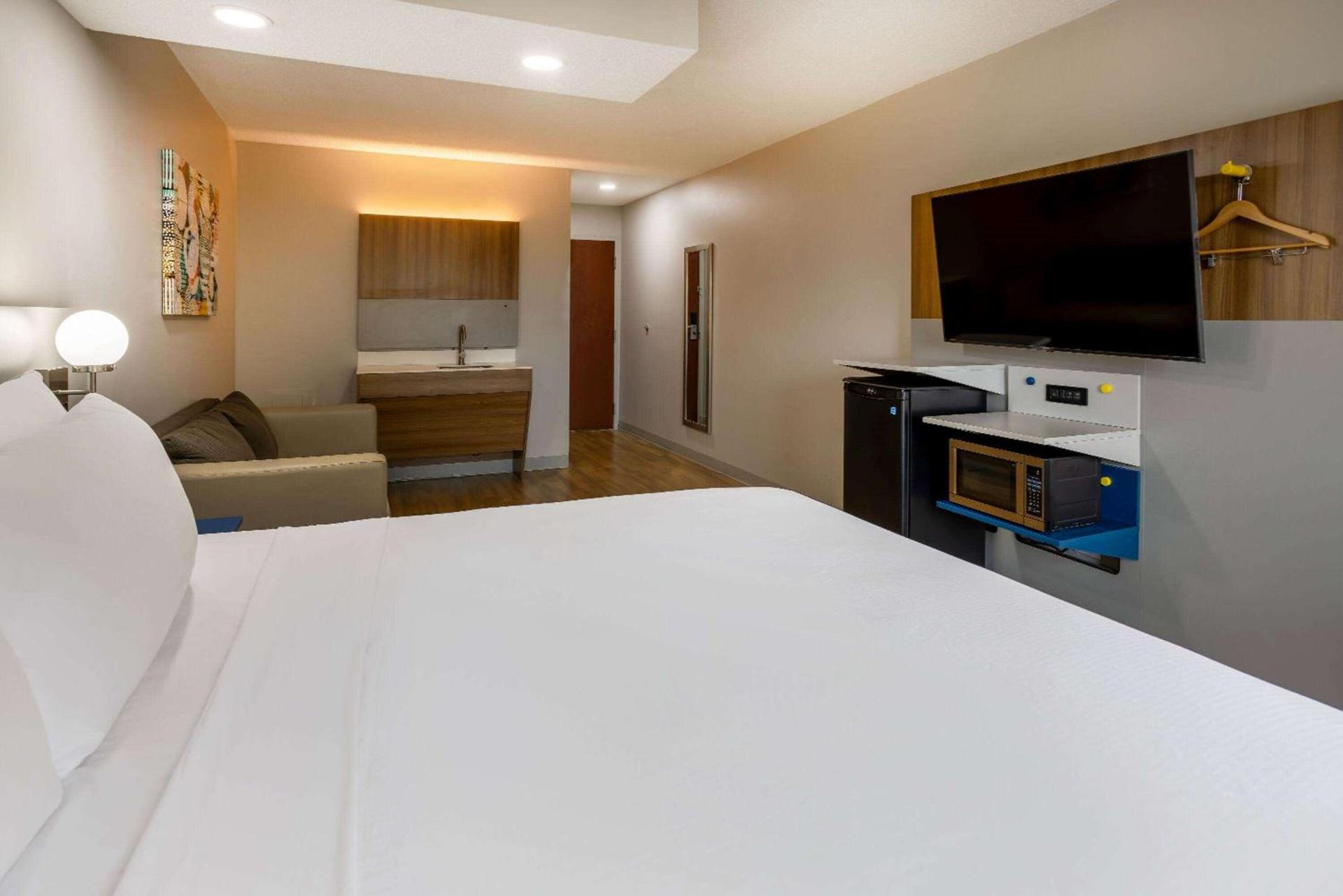 Microtel Inn and Suites - Salisbury photo 20