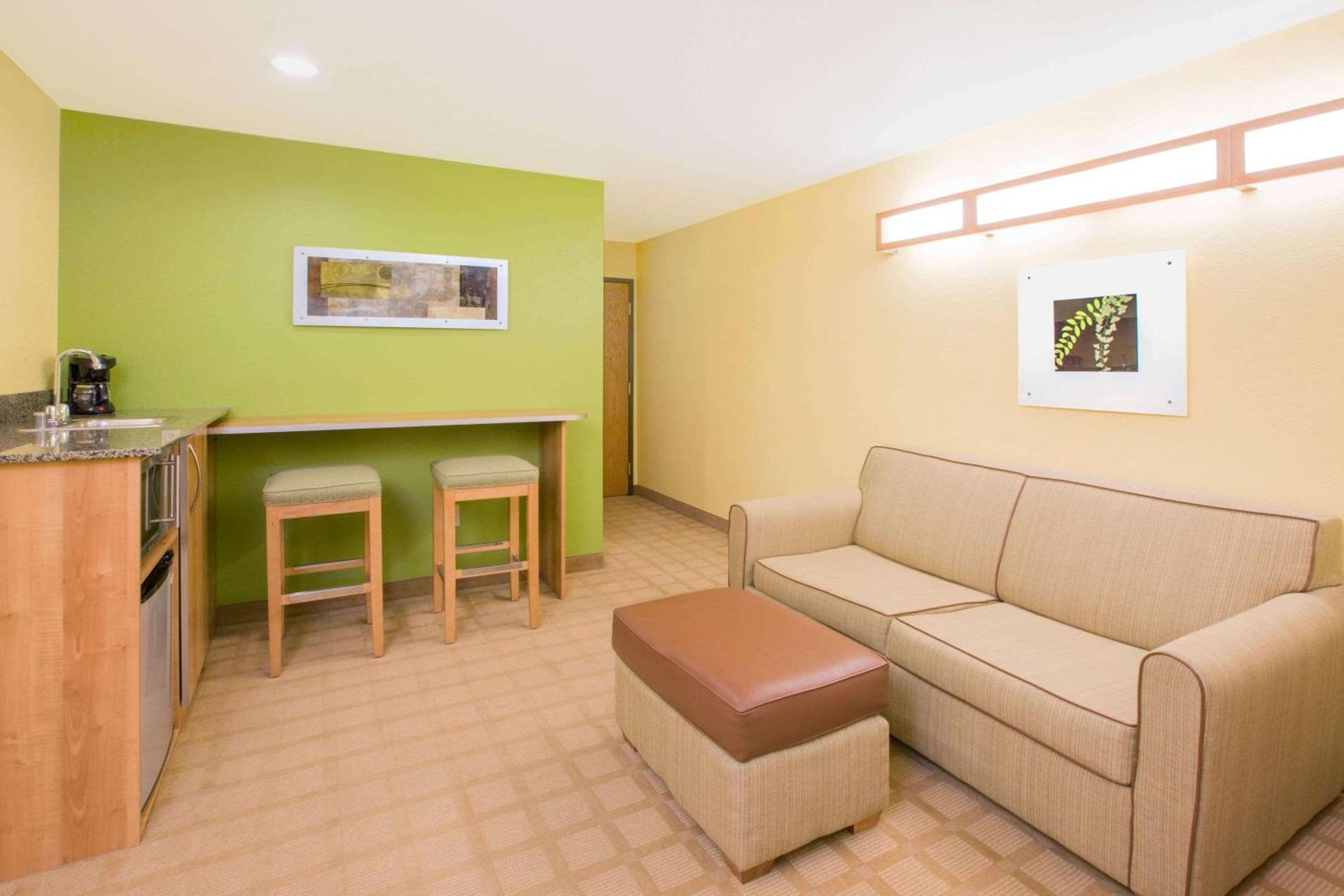 Microtel Inn & Suites by Wyndham Delphos photo 14
