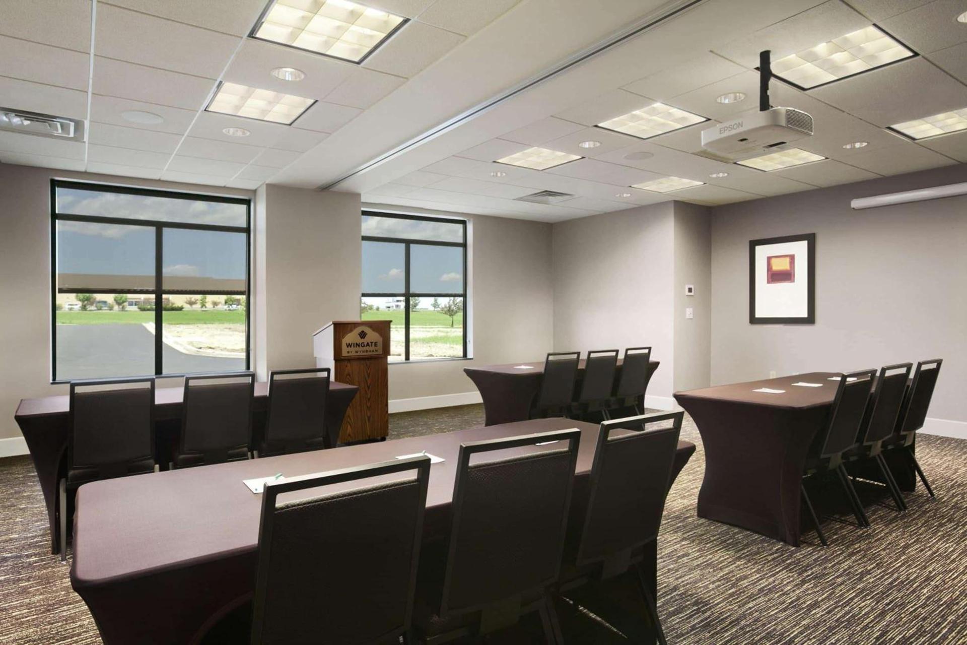 Wingate by Wyndham - Bismarck photo 11