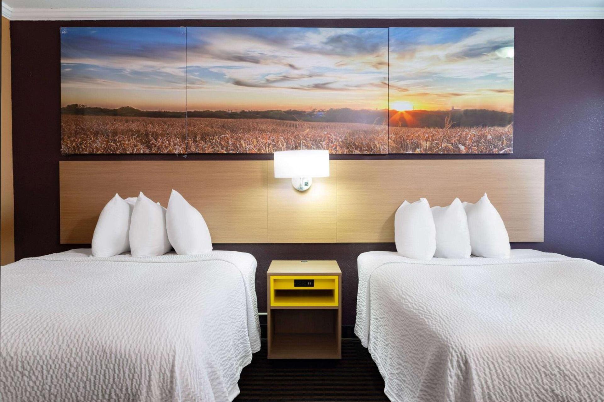 Days Inn by Wyndham Anderson IN photo 7