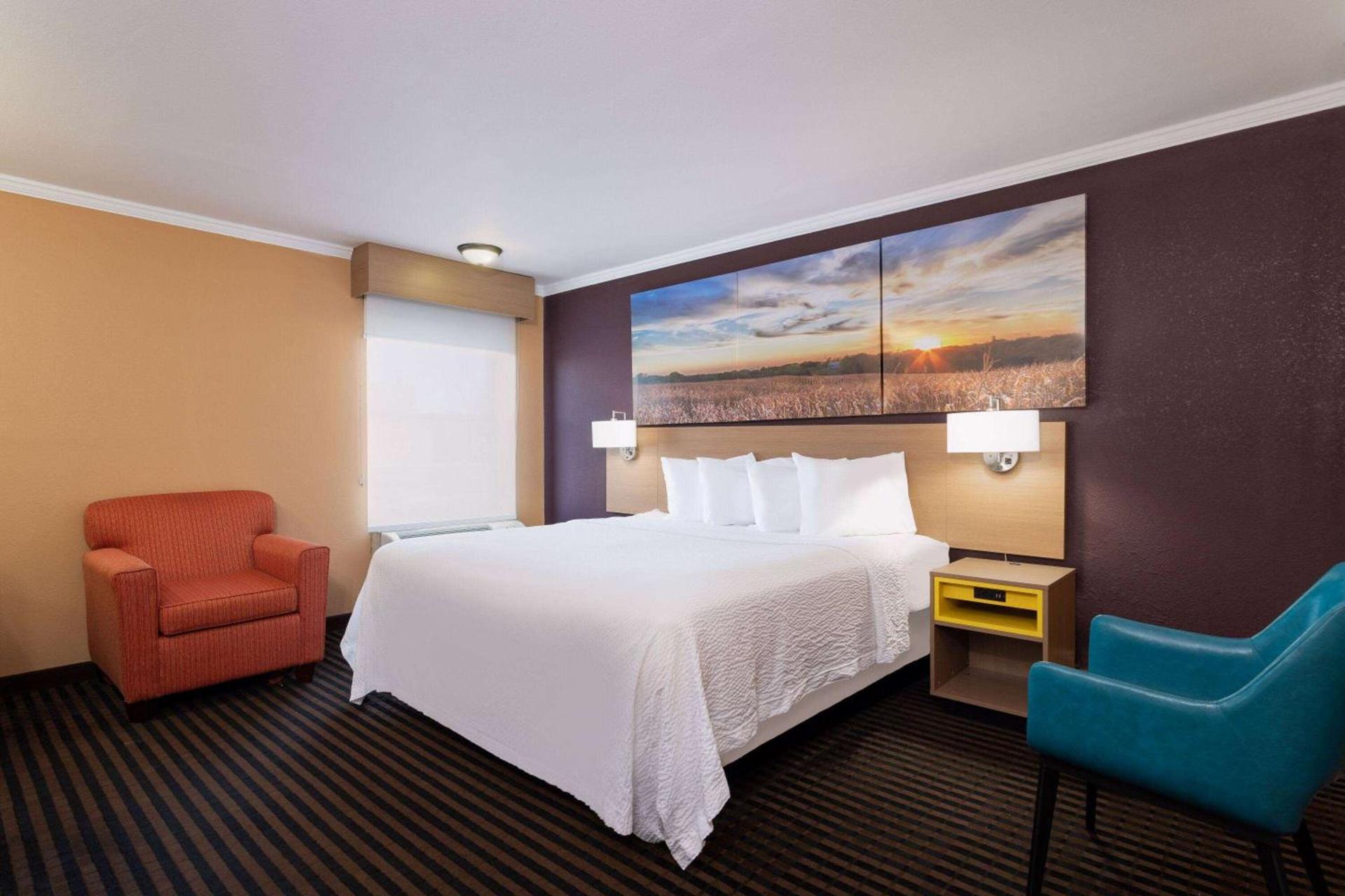 Days Inn by Wyndham Anderson IN photo 8