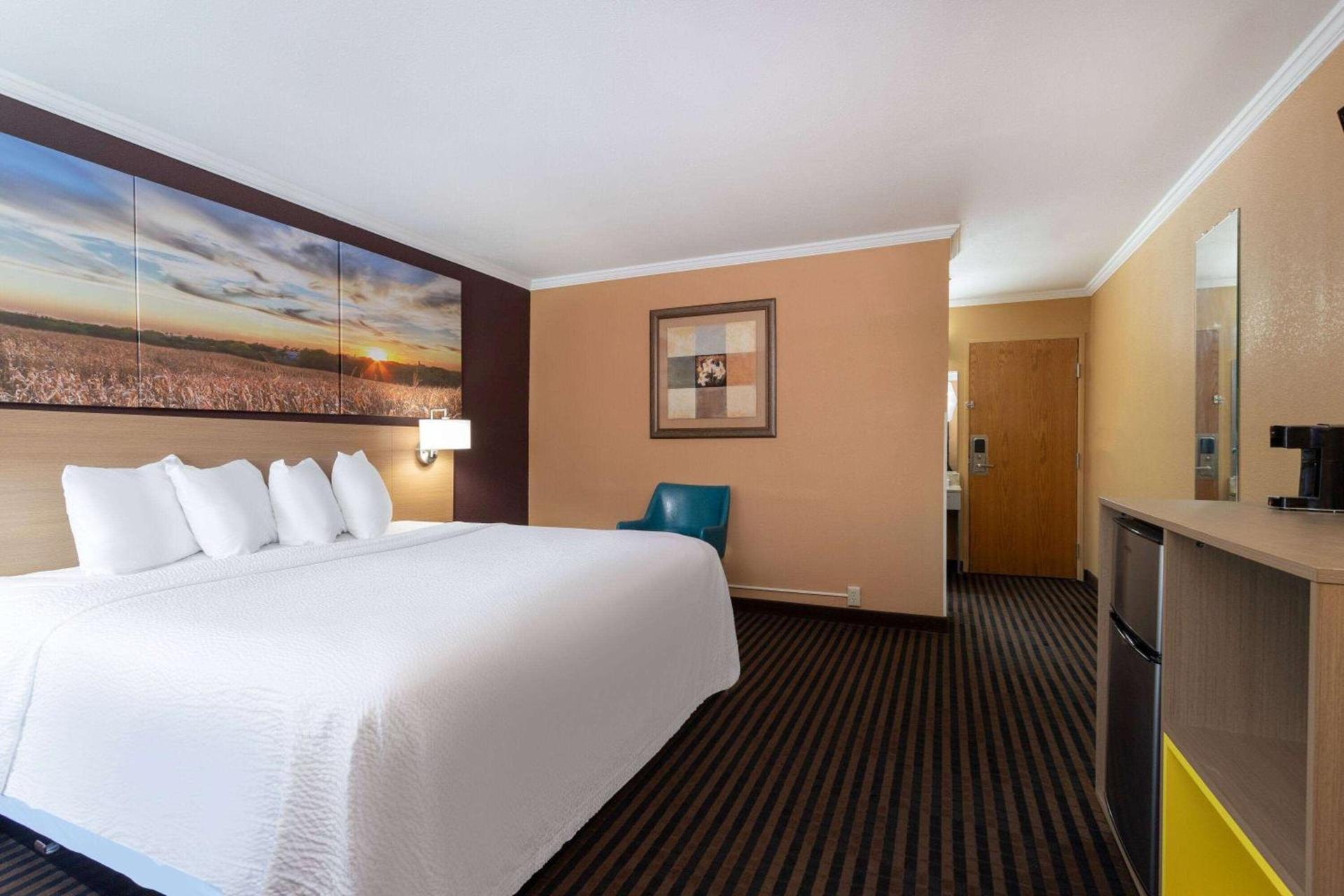 Days Inn by Wyndham Anderson IN photo 11