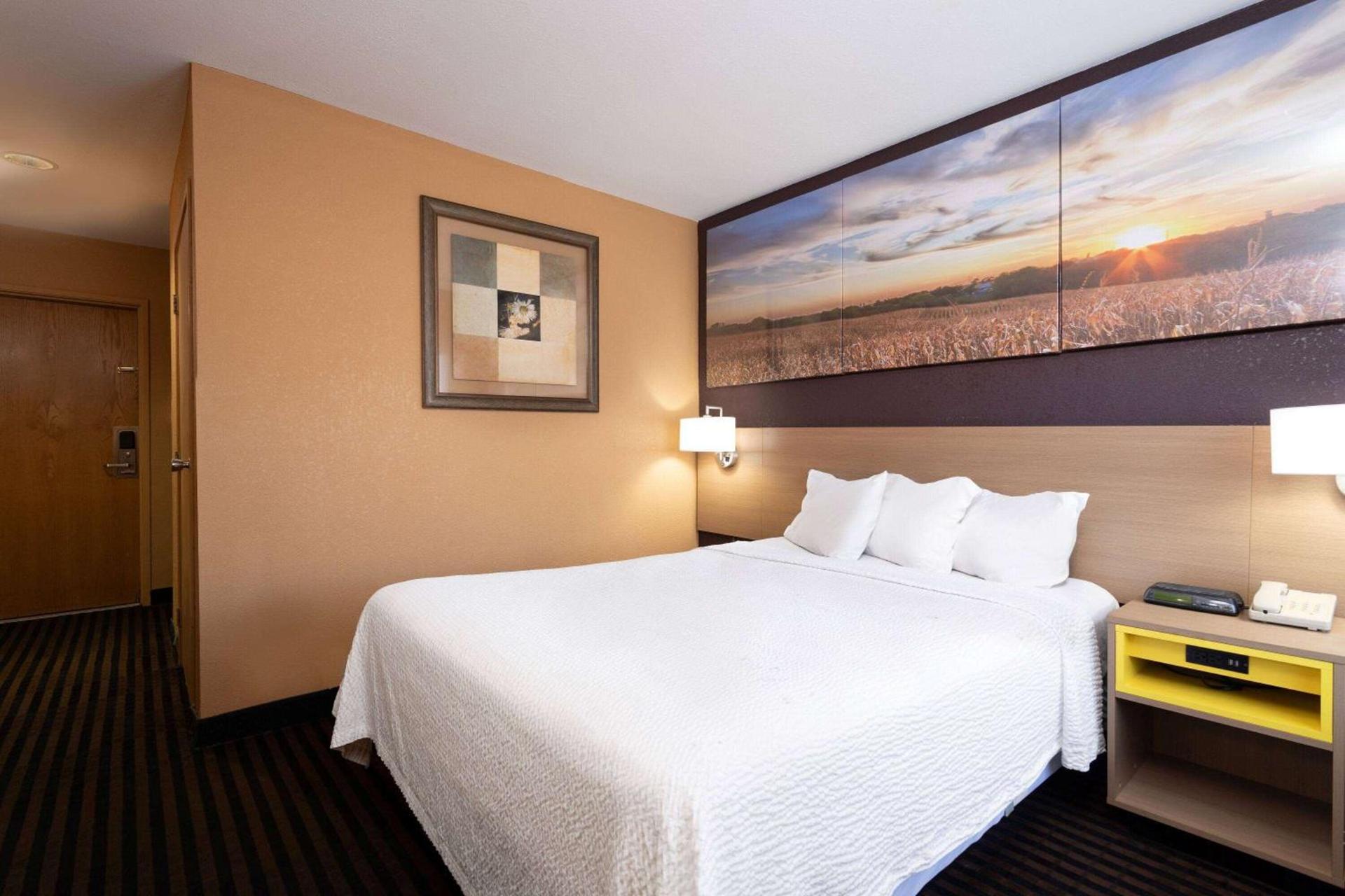Days Inn by Wyndham Anderson IN photo 16