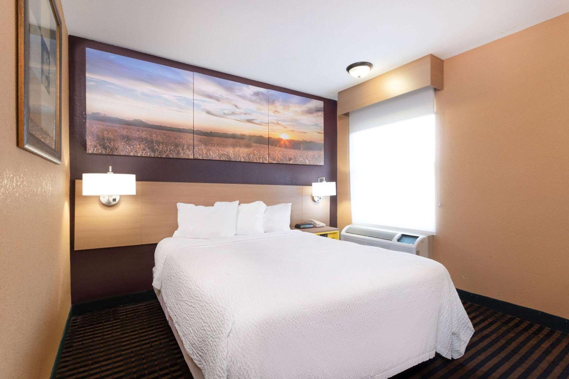 Days Inn by Wyndham Anderson IN photo 15