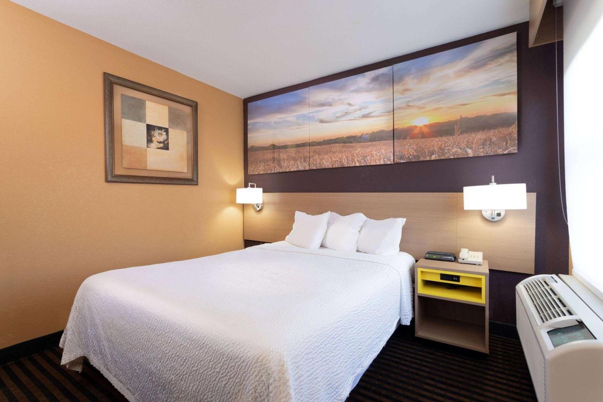 Days Inn by Wyndham Anderson IN photo 20