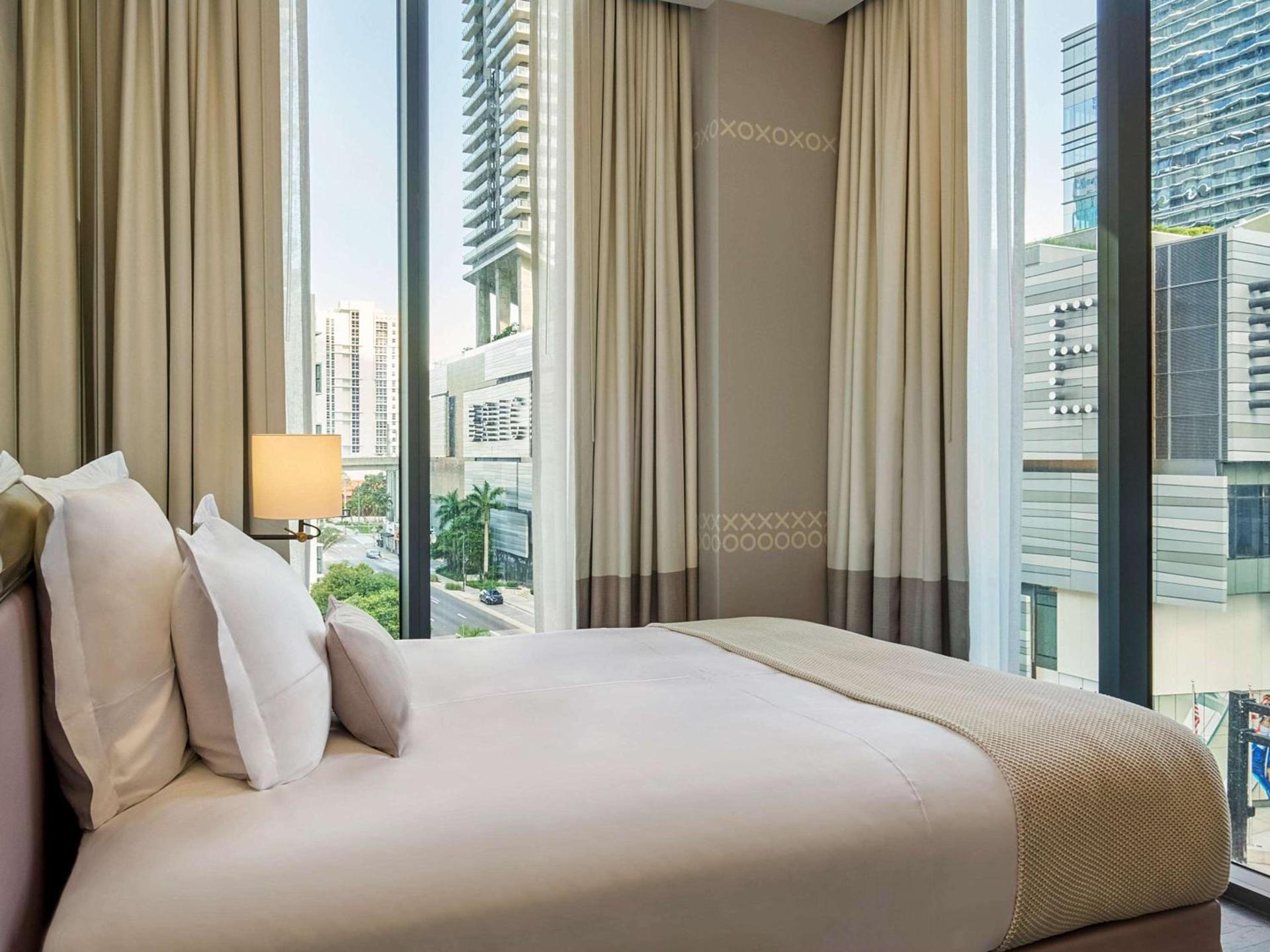 SLS LUX Brickell photo 36