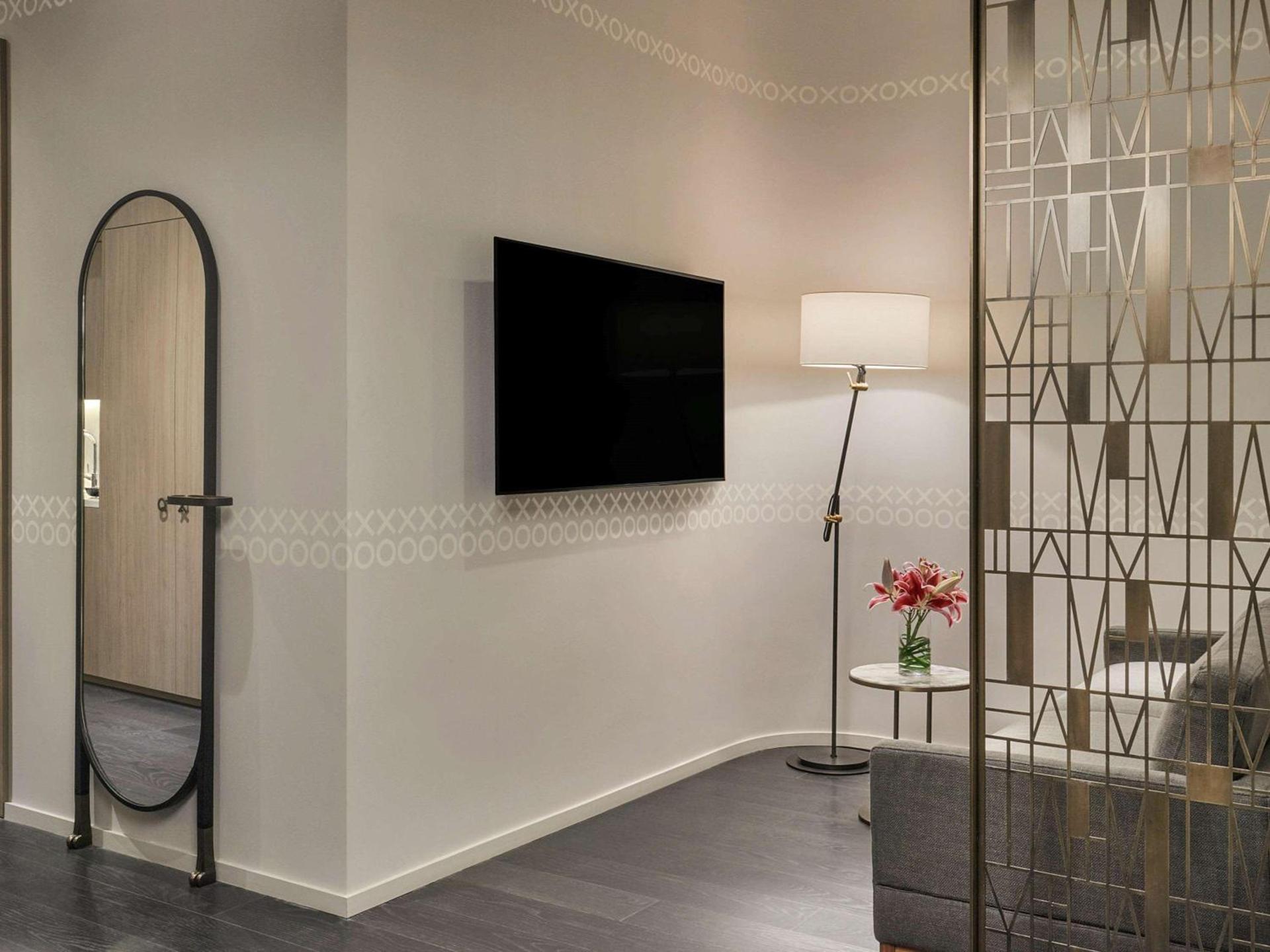 SLS LUX Brickell photo 33