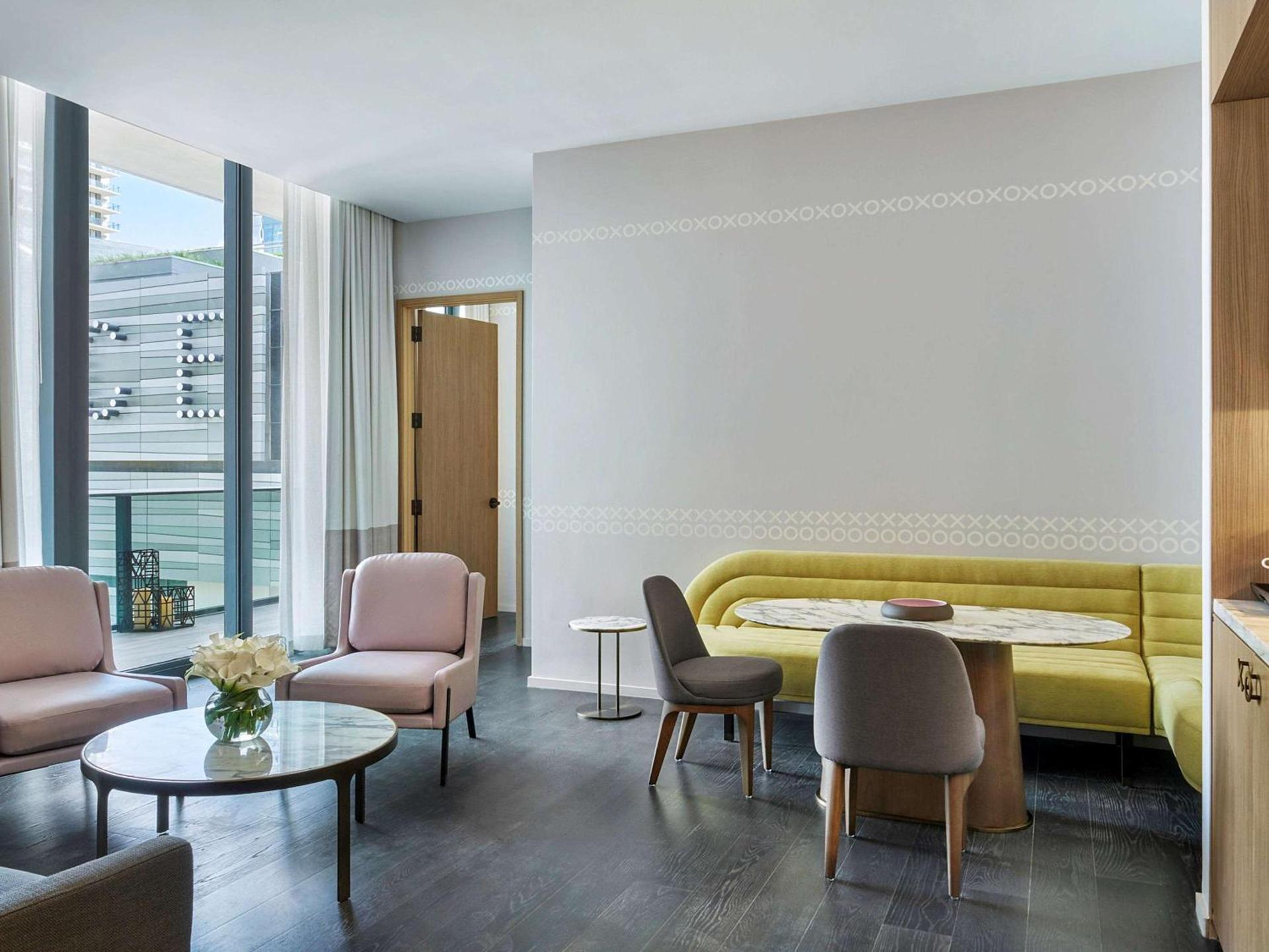 SLS LUX Brickell photo 38