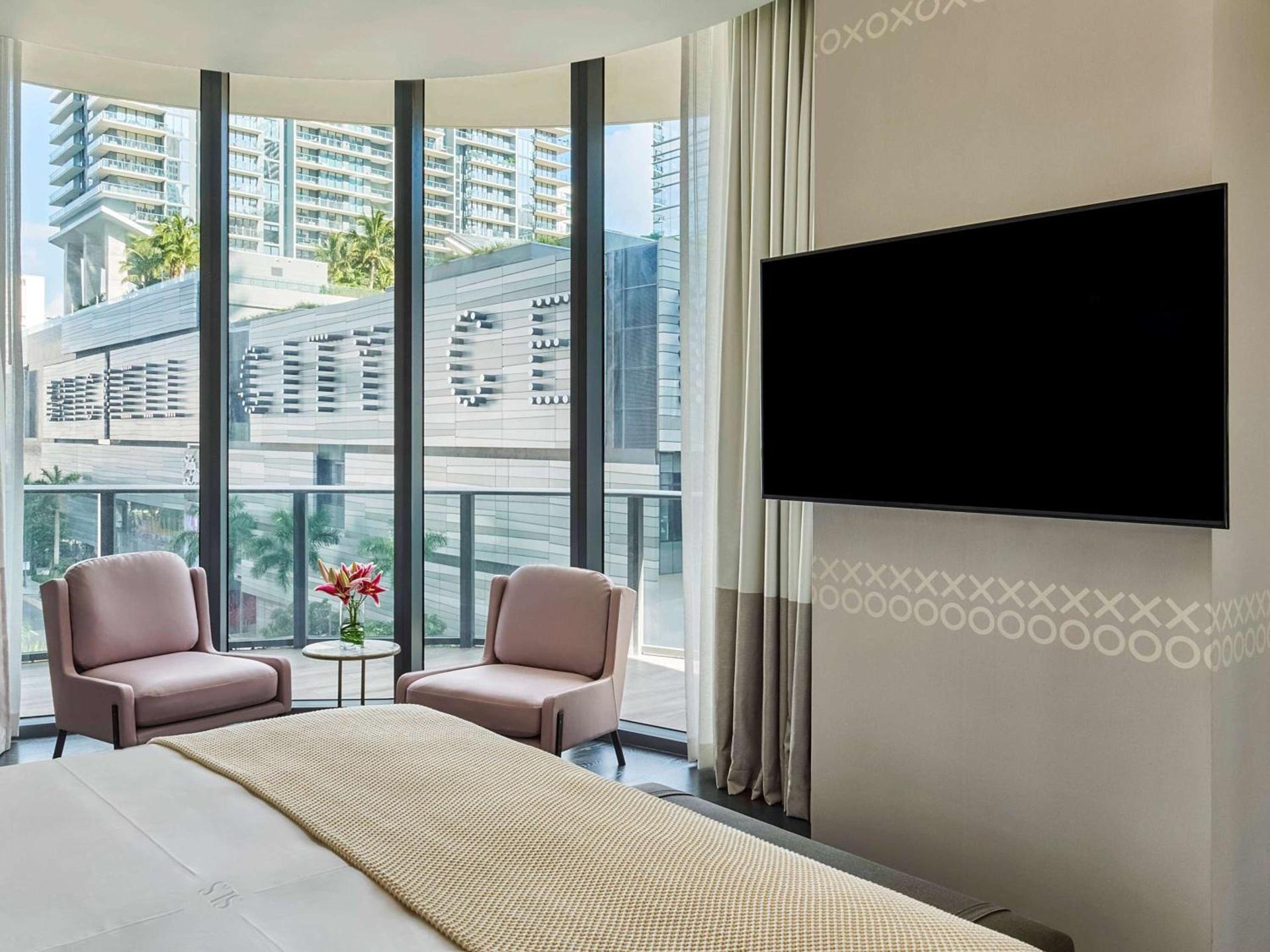 SLS LUX Brickell photo 57