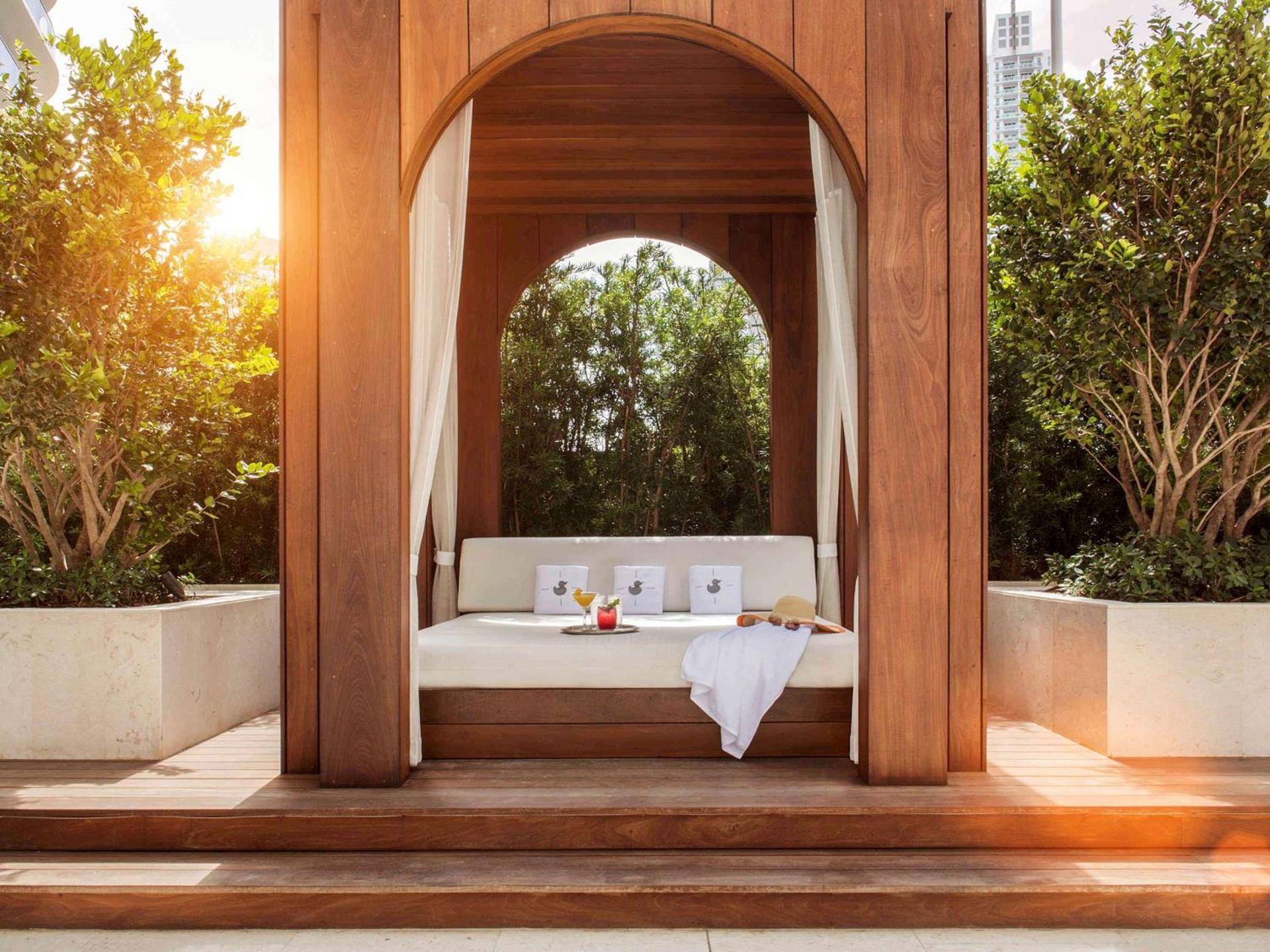 SLS LUX Brickell photo 2