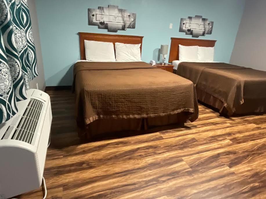 RIVERSIDE MOTEL photo 4