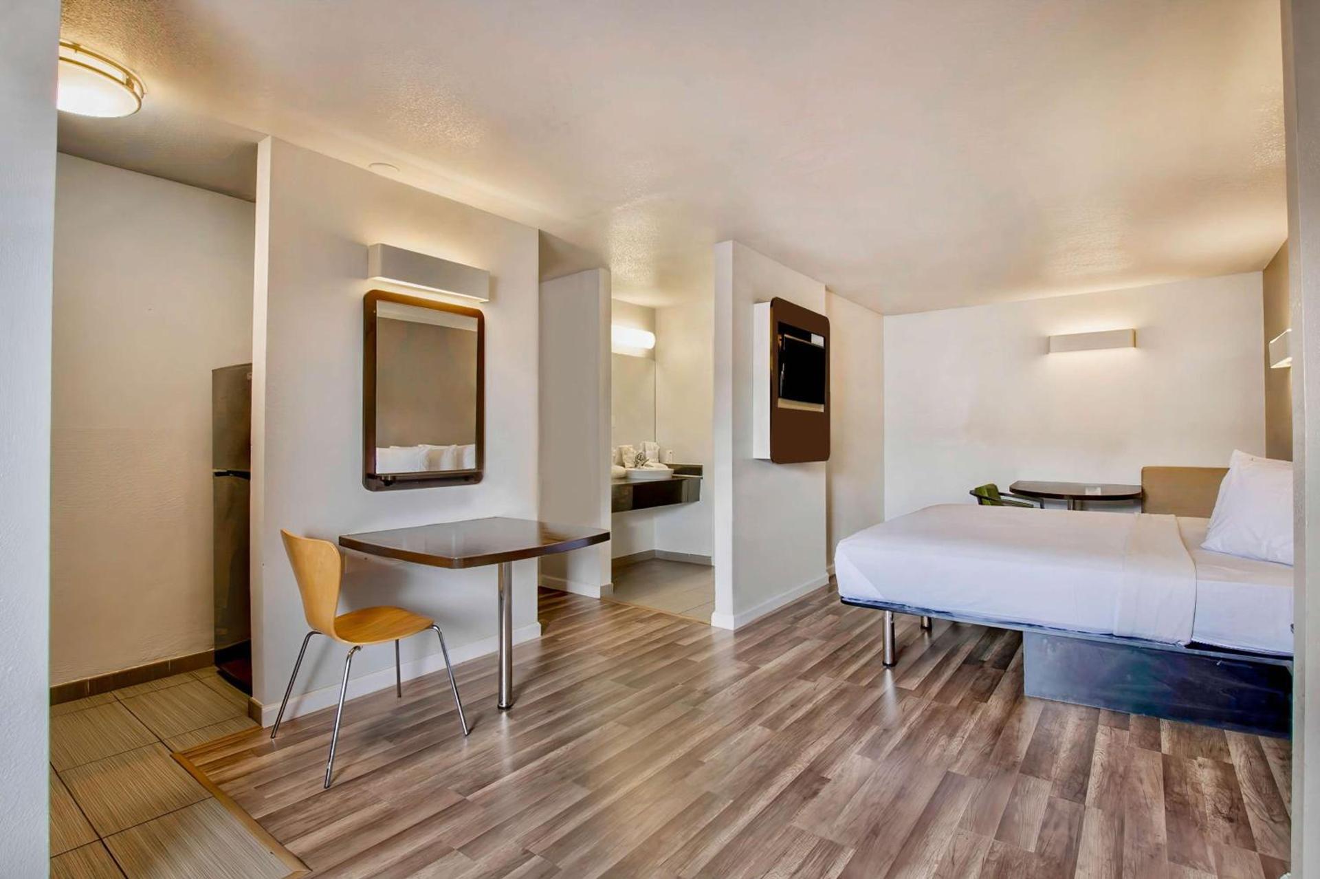 Studio 6-San Antonio, TX - Airport photo 16