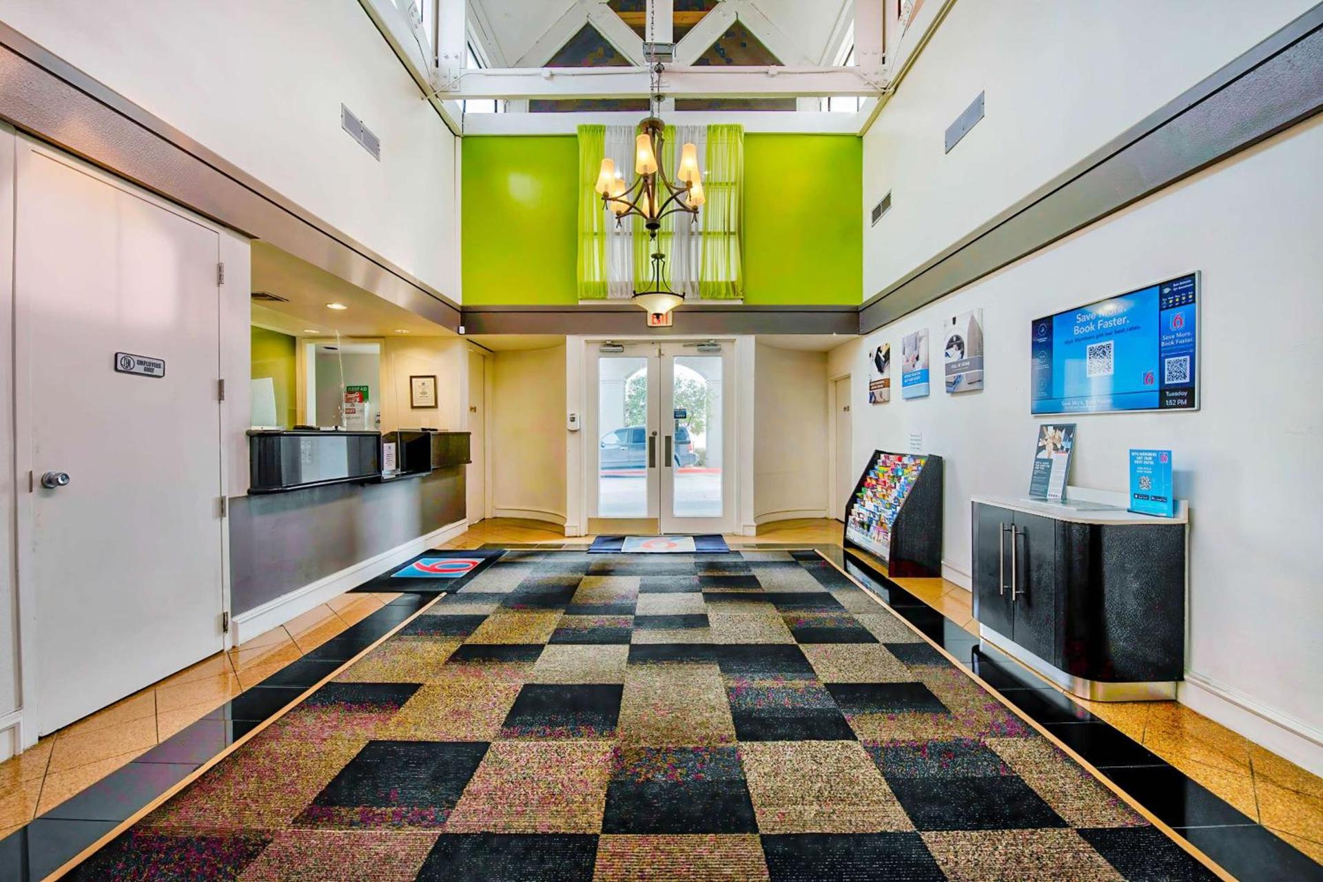 Studio 6-San Antonio, TX - Airport photo 23