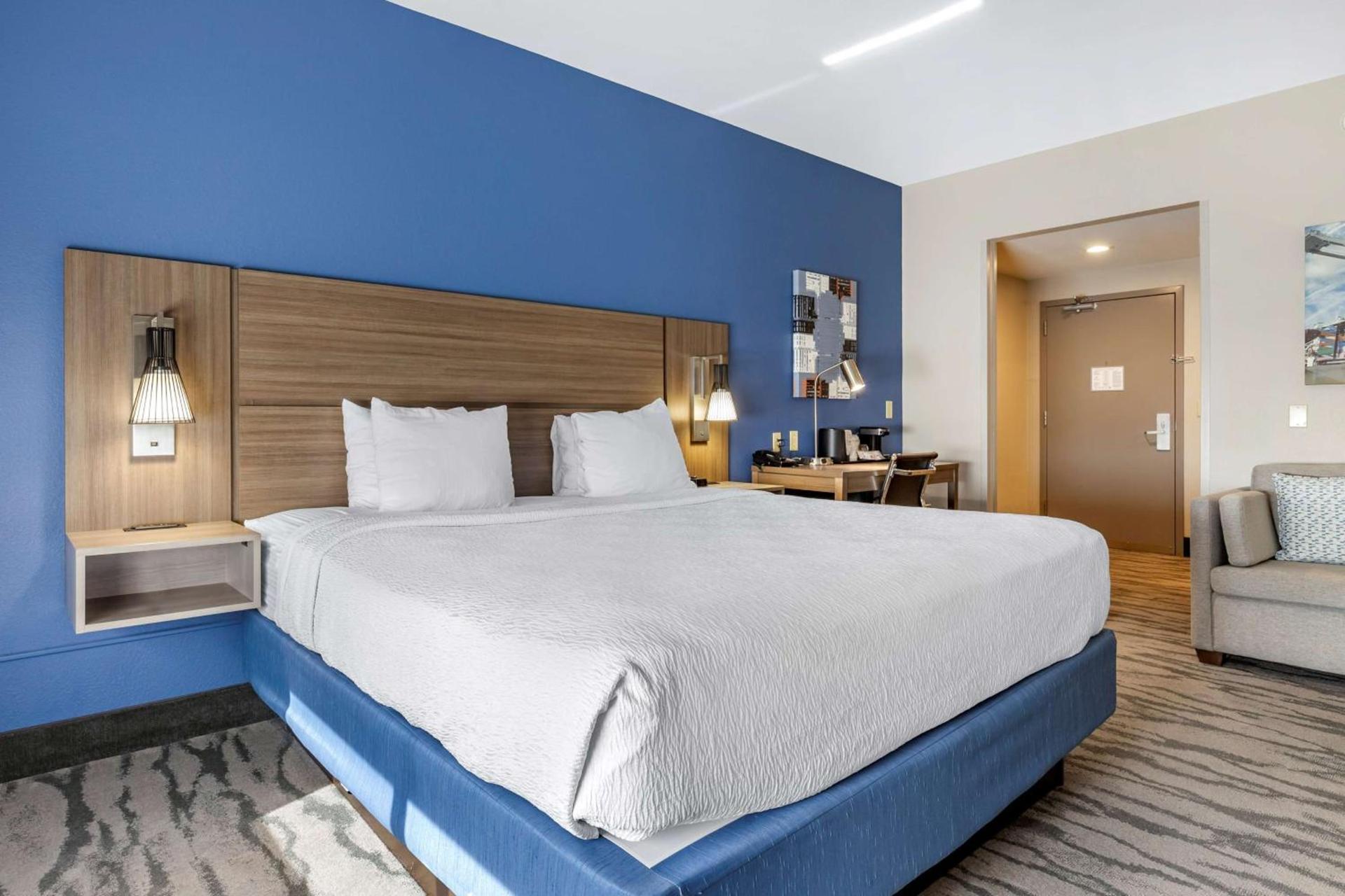 Best Western Plus Castlerock Inn & Suites photo 6