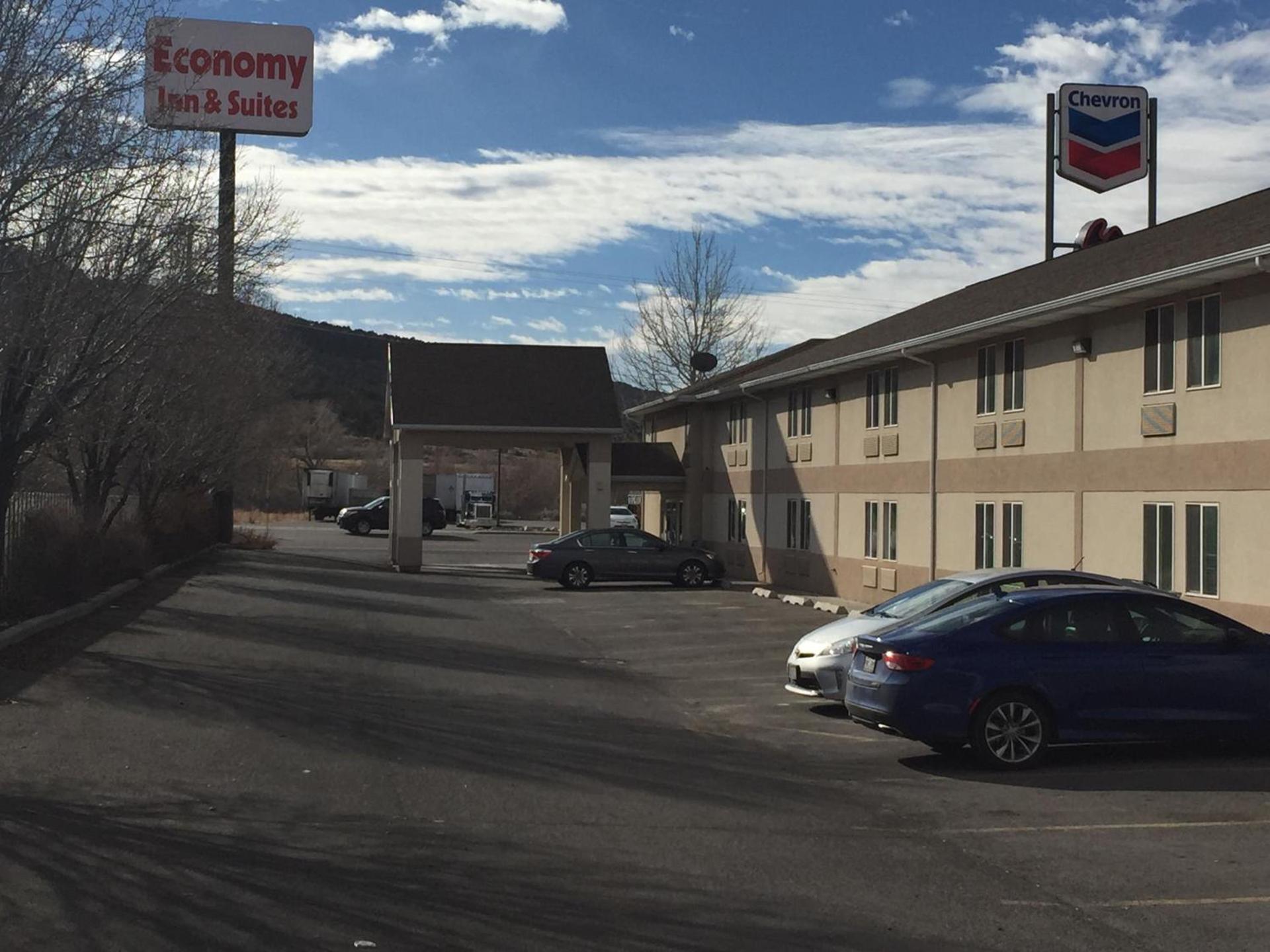Economy Inn & Suites photo 24