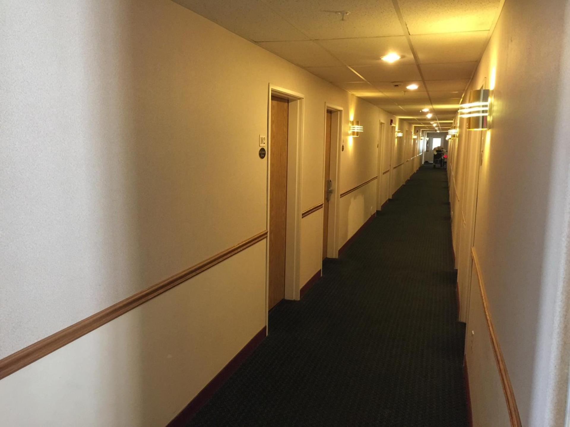 Economy Inn & Suites photo 2