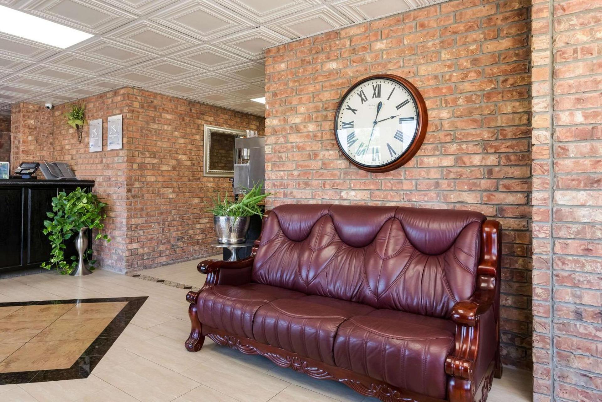 Rodeway Inn Branson, Brick House photo 7