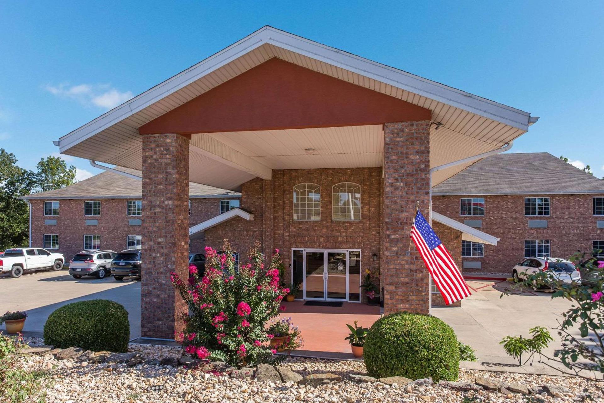 Rodeway Inn Branson, Brick House photo 3