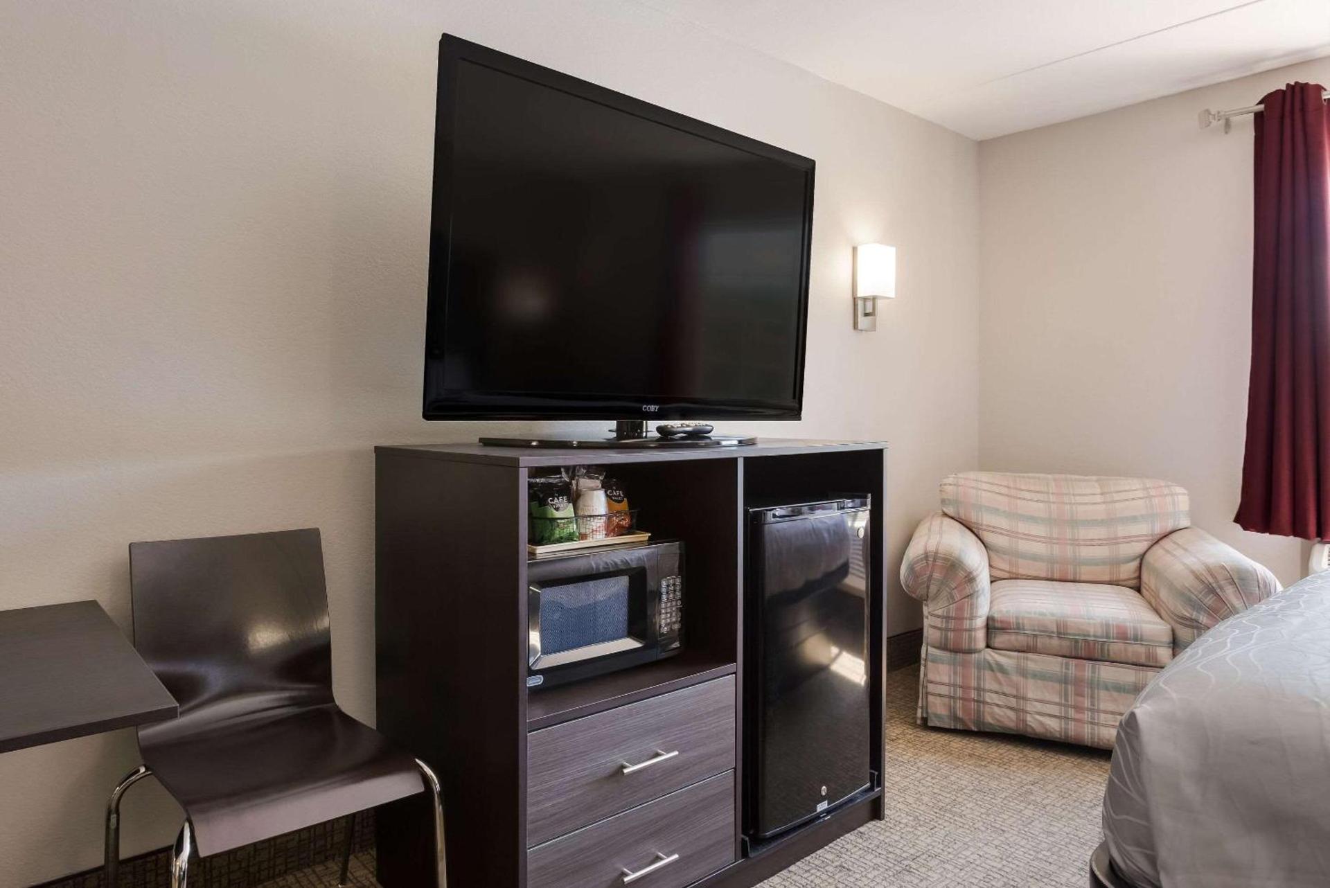 Rodeway Inn Branson, Brick House photo 11