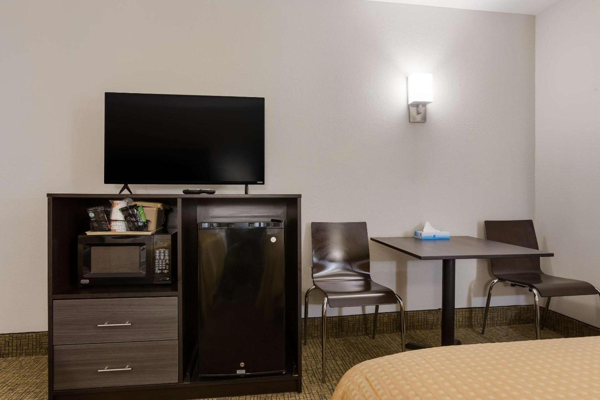 Rodeway Inn Branson, Brick House photo 14