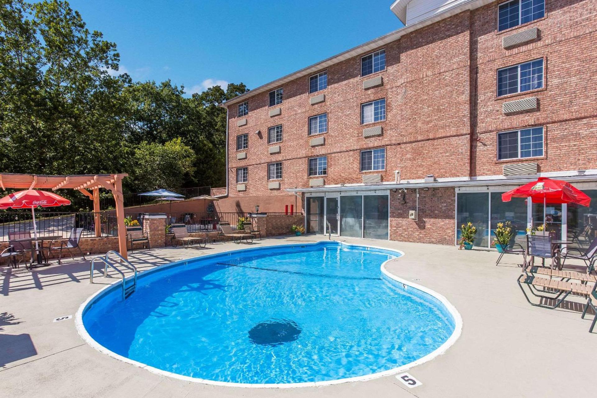 Rodeway Inn Branson, Brick House photo 17