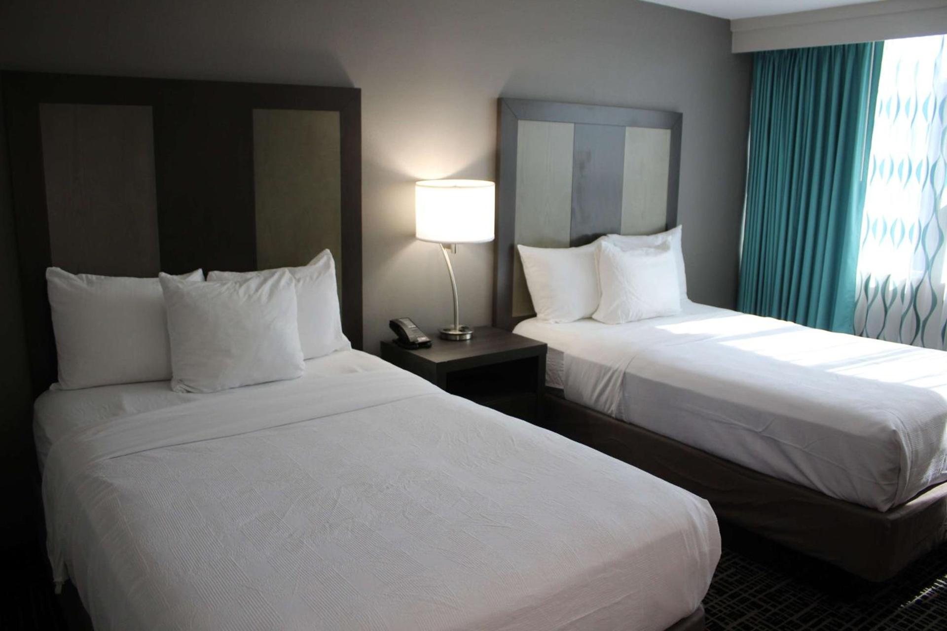 La Quinta Inn & Suites by Wyndham Indianapolis Downtown photo 9