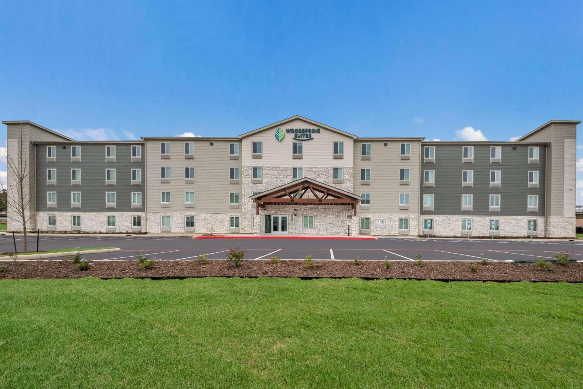 WoodSpring Suites San Antonio UTSA - Medical Center photo 2