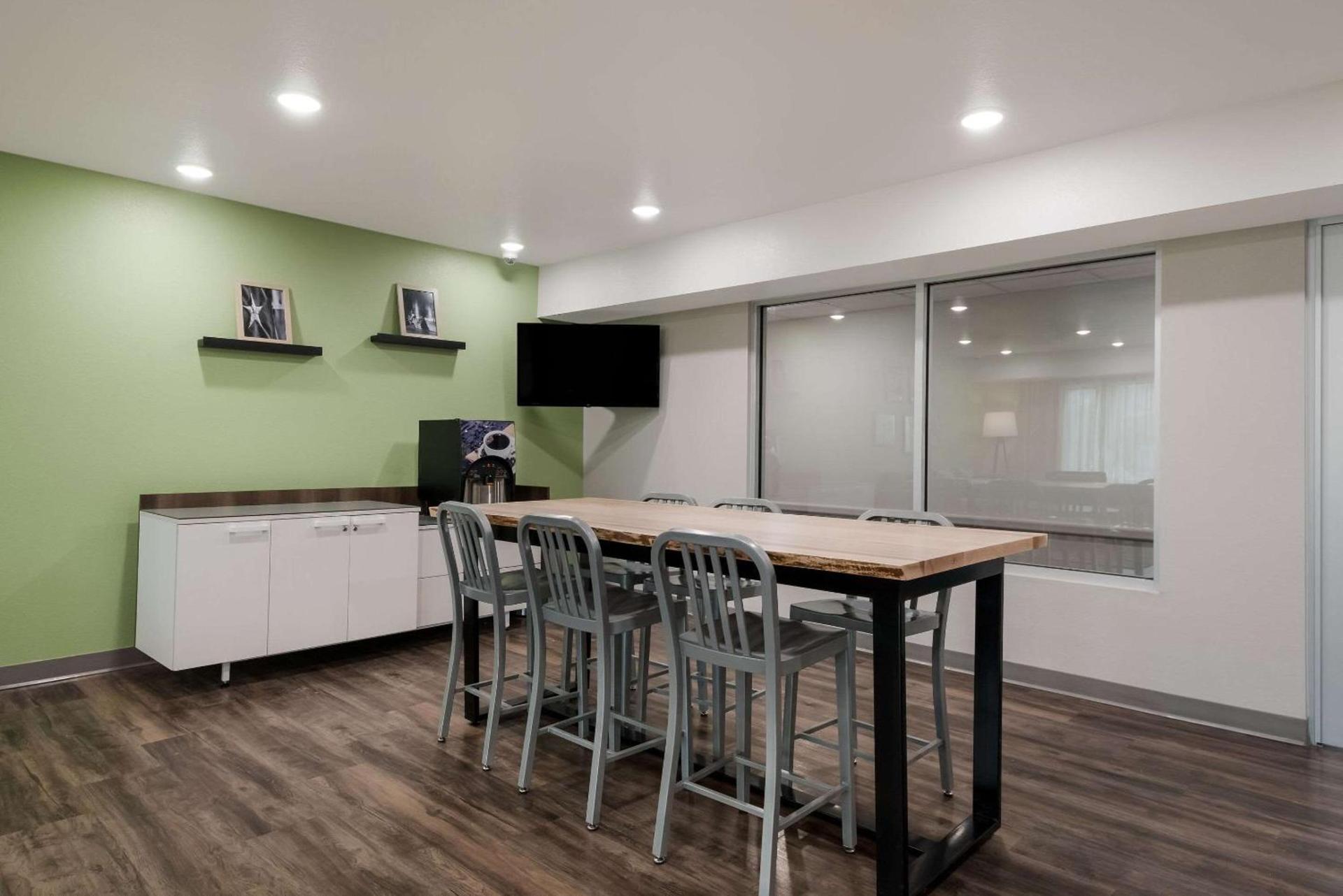 WoodSpring Suites San Antonio UTSA - Medical Center photo 8