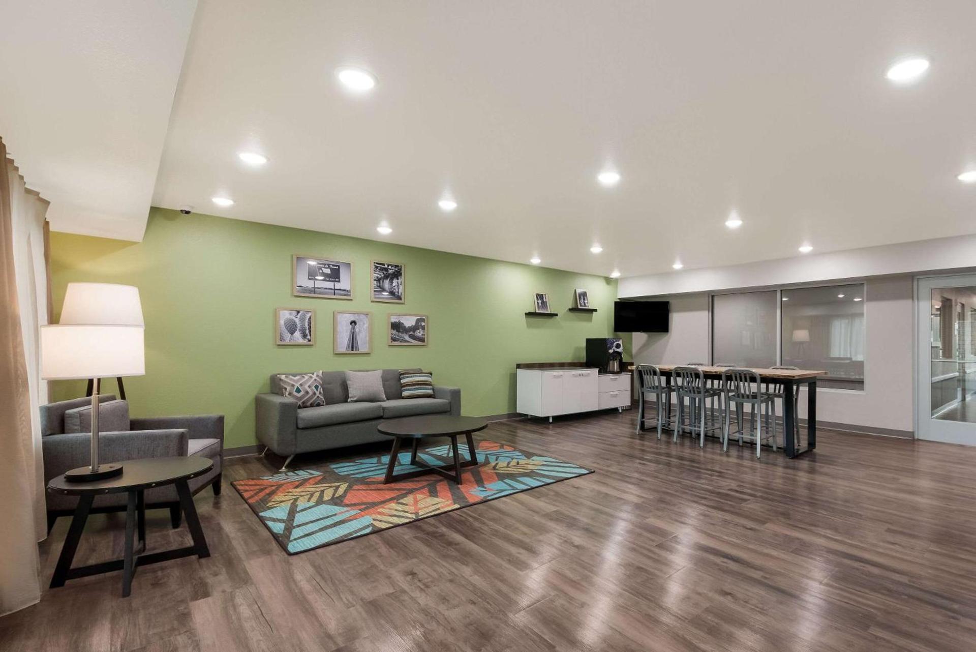 WoodSpring Suites San Antonio UTSA - Medical Center photo 5