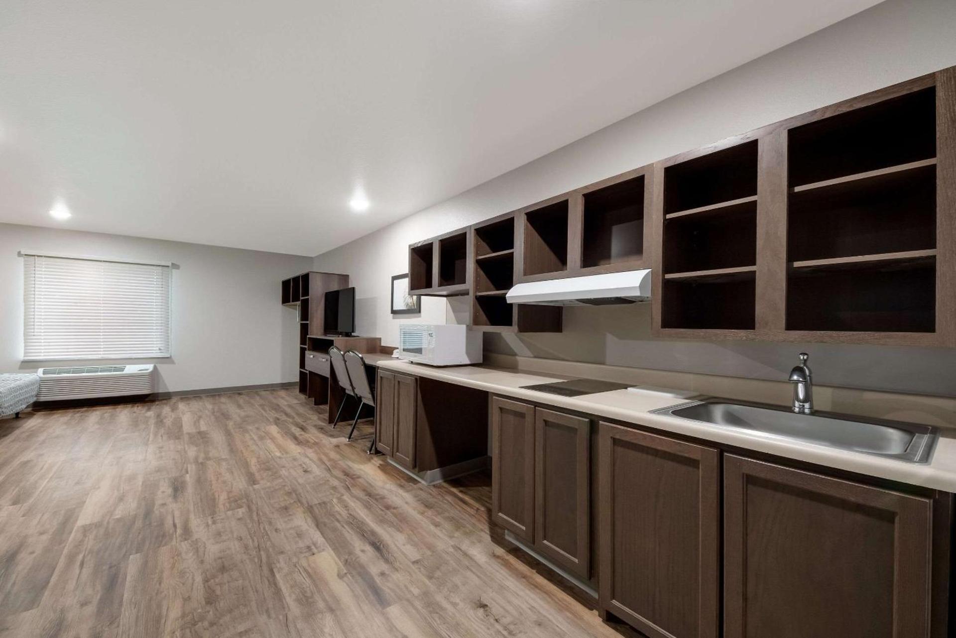 WoodSpring Suites San Antonio UTSA - Medical Center photo 11