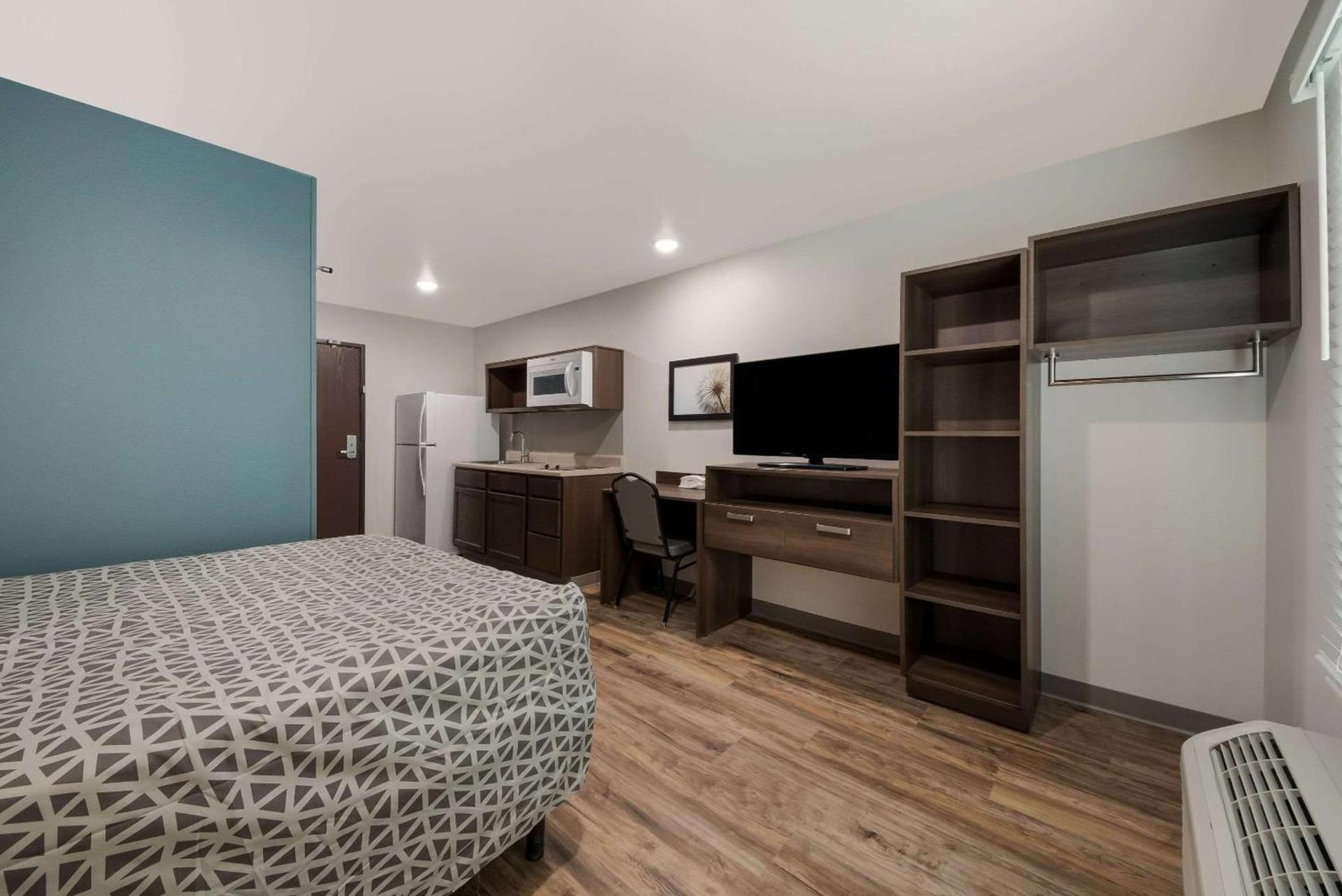 WoodSpring Suites San Antonio UTSA - Medical Center photo 28