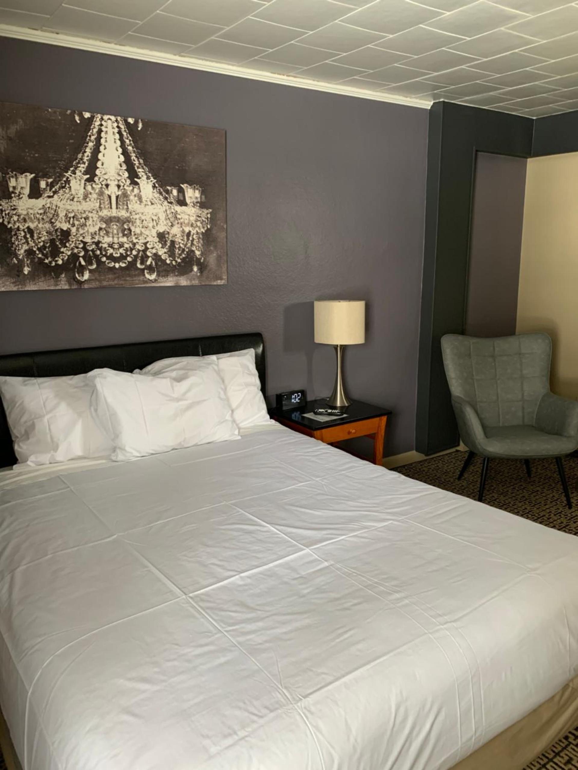 The Triangle Motel photo 35