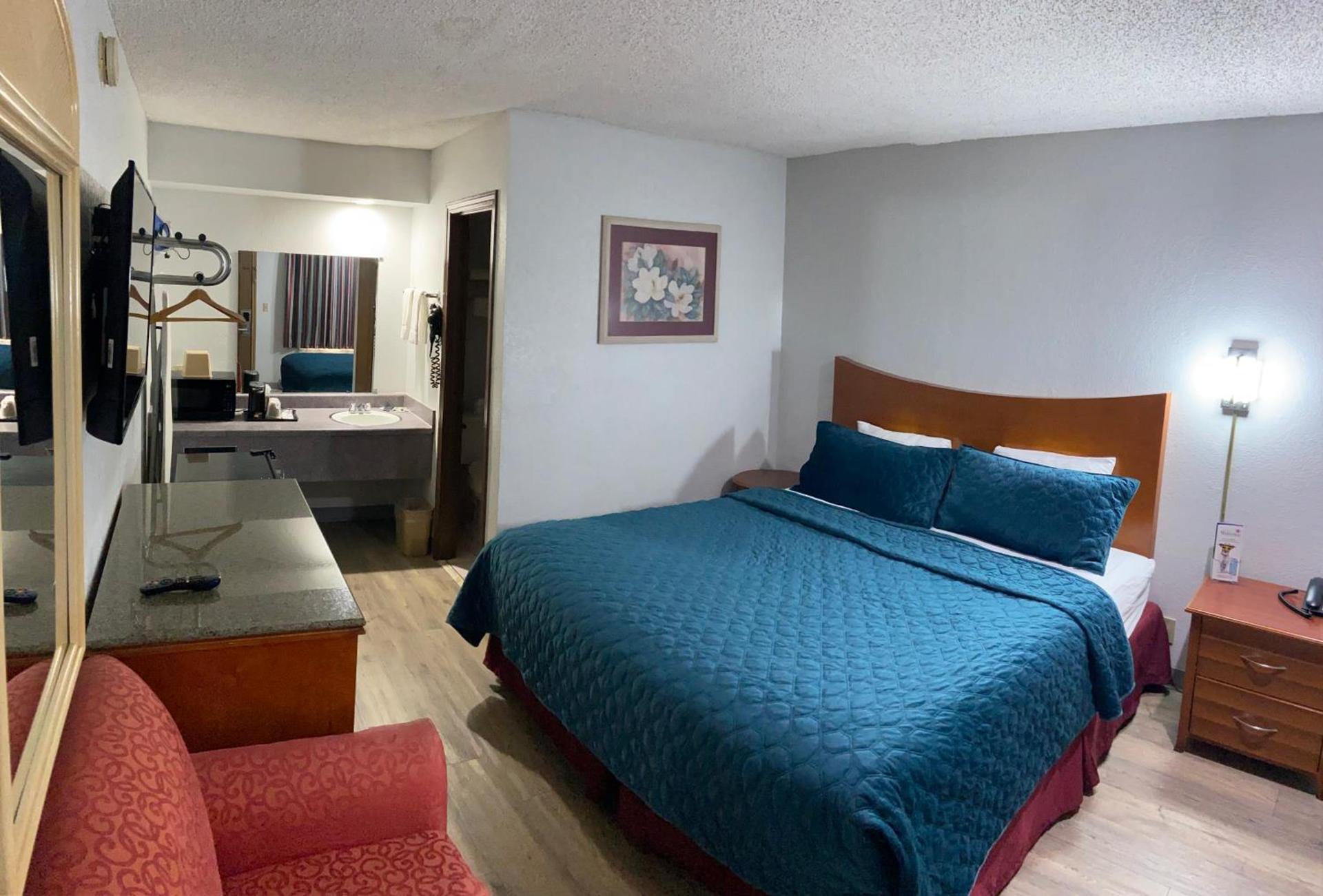 Colonial Inn photo 22