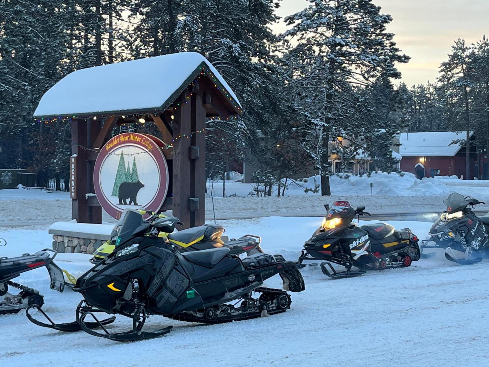 Boulder Bear Motor Lodge photo 45